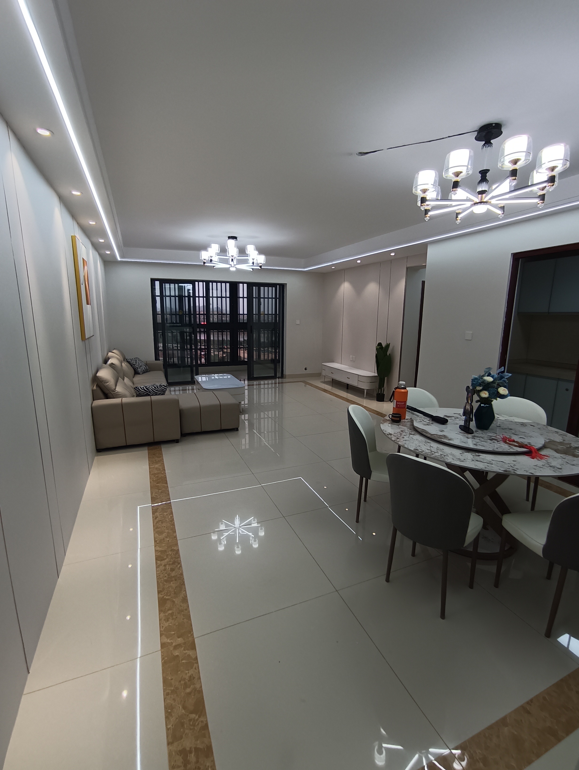 金龙苑  5室2厅2卫   158.00万