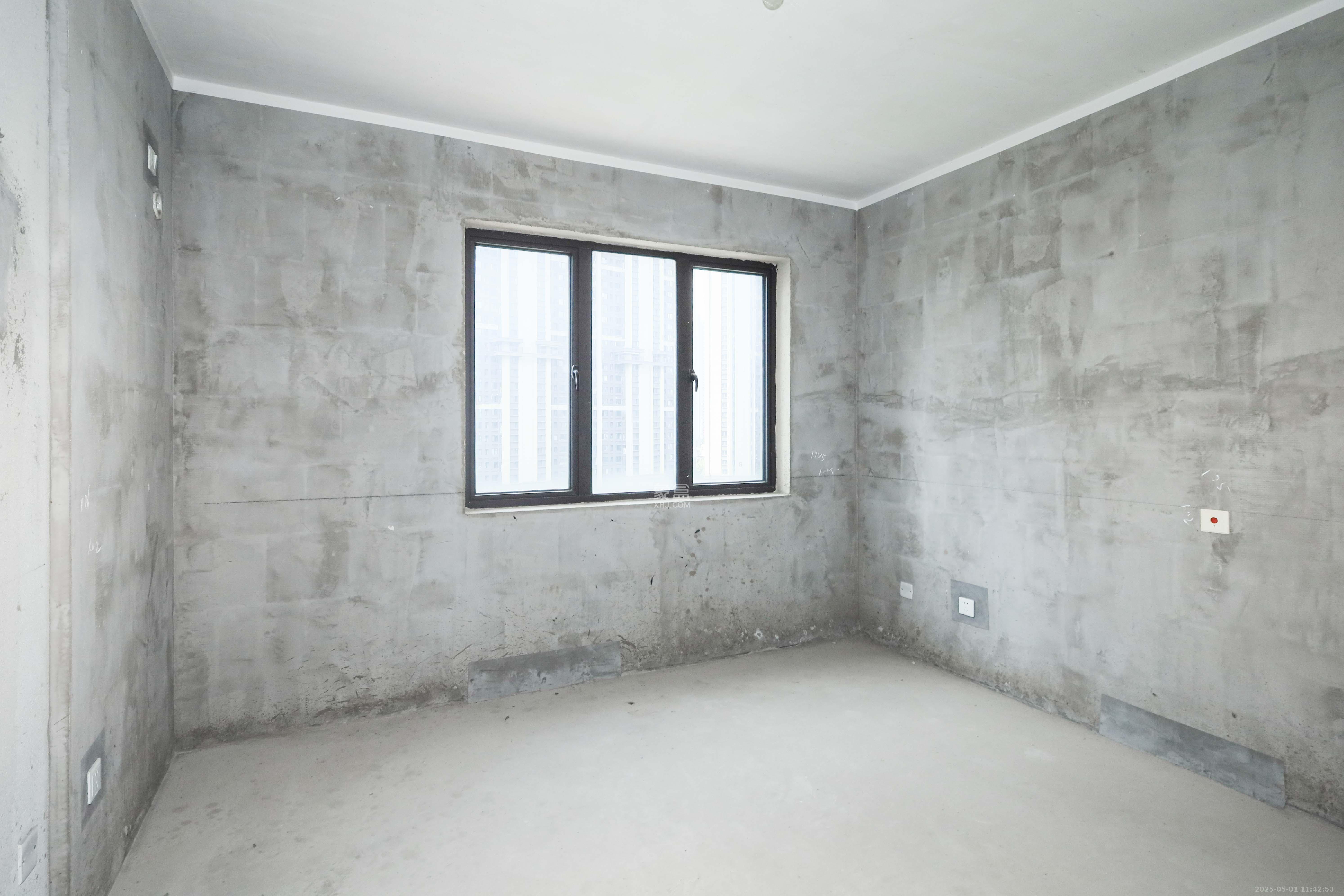 中国铁建梅溪青秀二期  4室2厅2卫   220.00万卧室