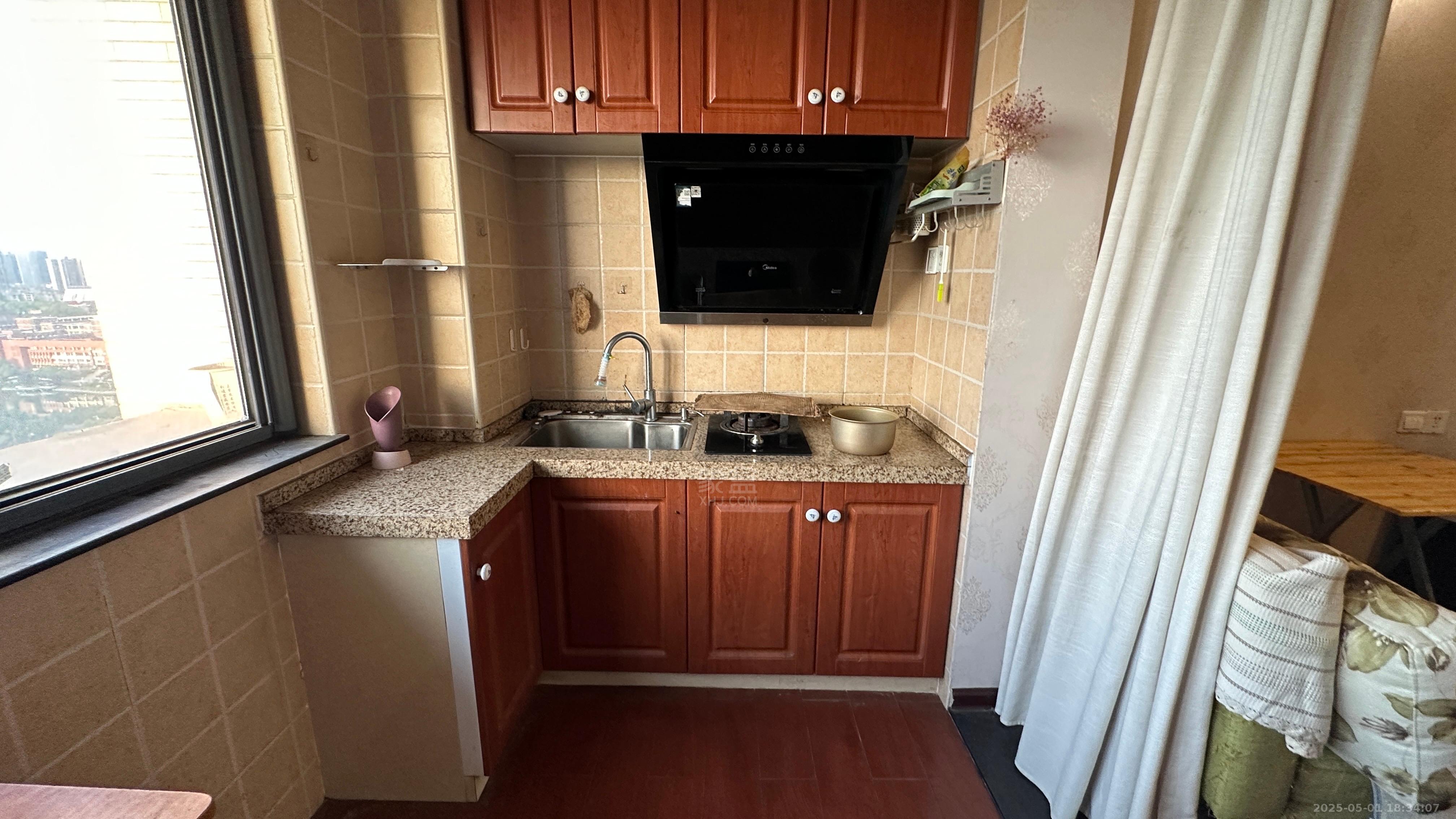 龙腾国际 1室1厅1卫 1100.0元/月 龙腾国际 1室1厅1卫 1100.0元/月室内图