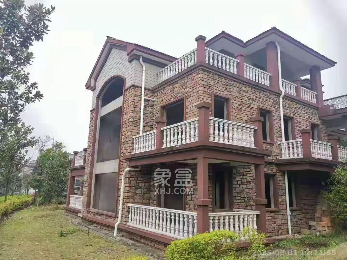 富逸.韶山领墅 5室2厅1卫 268.0万 富逸.韶山领墅 5室2厅1卫 268.0万客厅