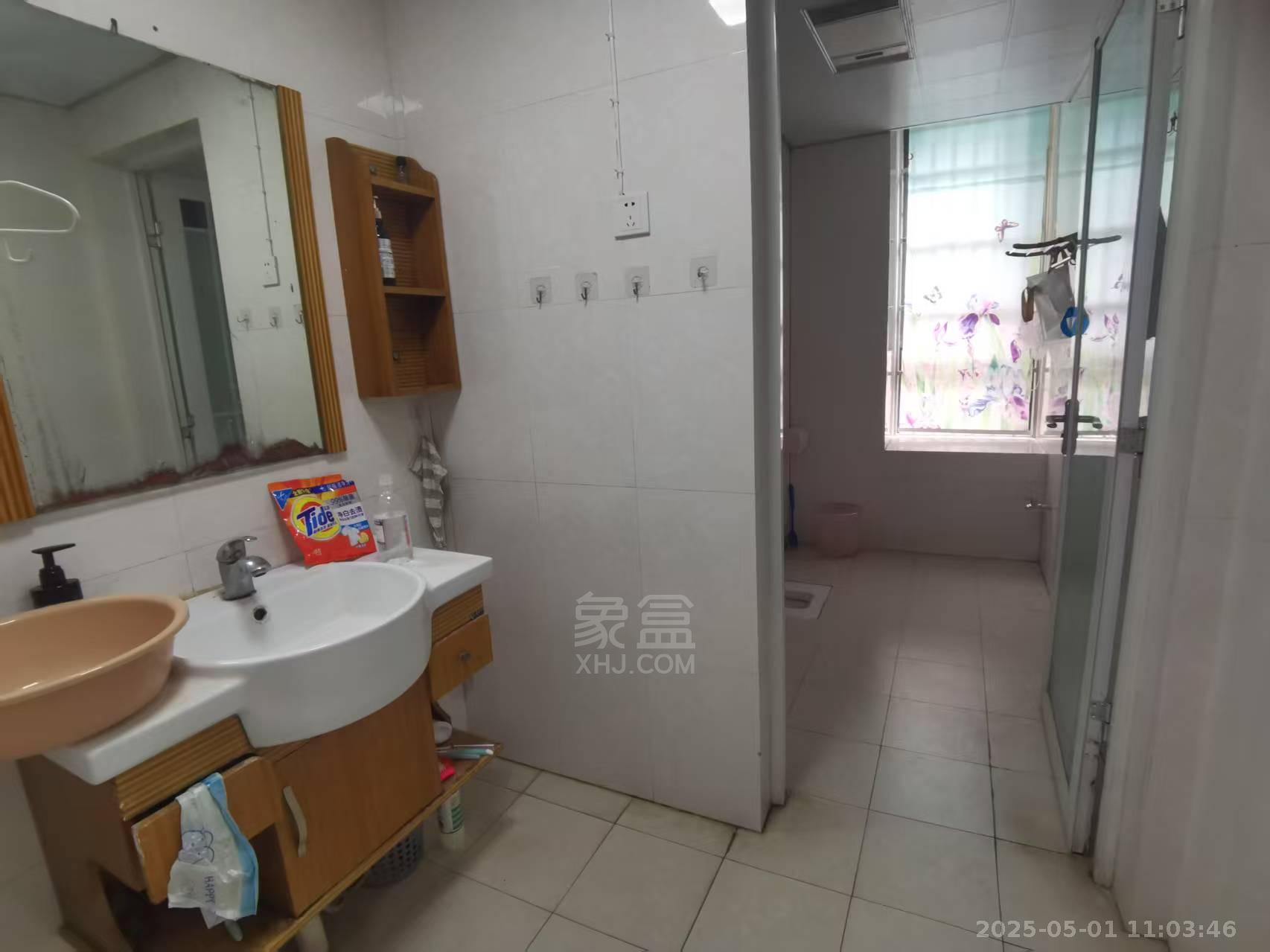 城市风景  3室2厅2卫   1800.00元/月室内图