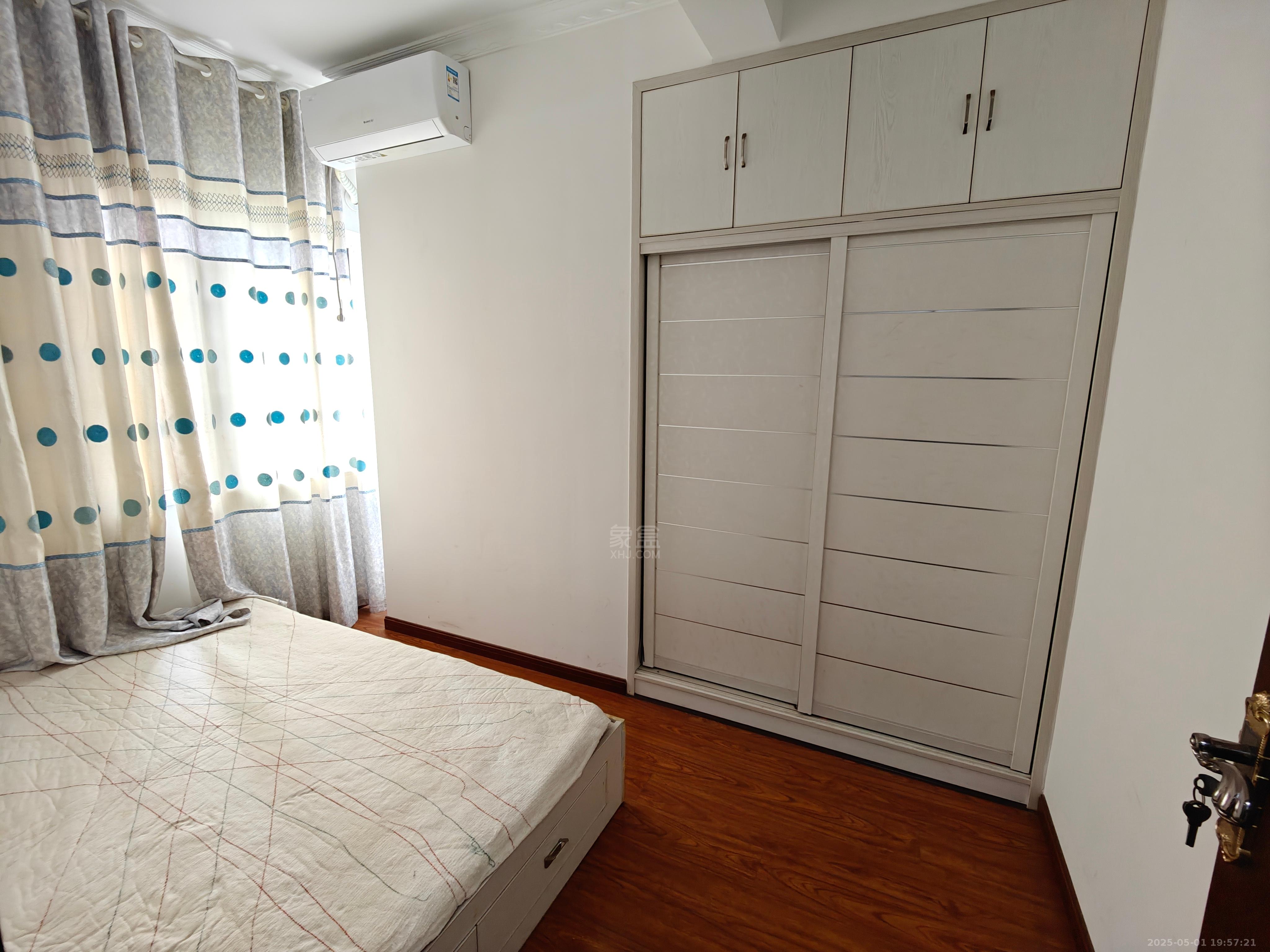 美的城三期 3室2厅1卫 2000.00元/月 美的城三期 3室2厅1卫 2000.00元/月室内图