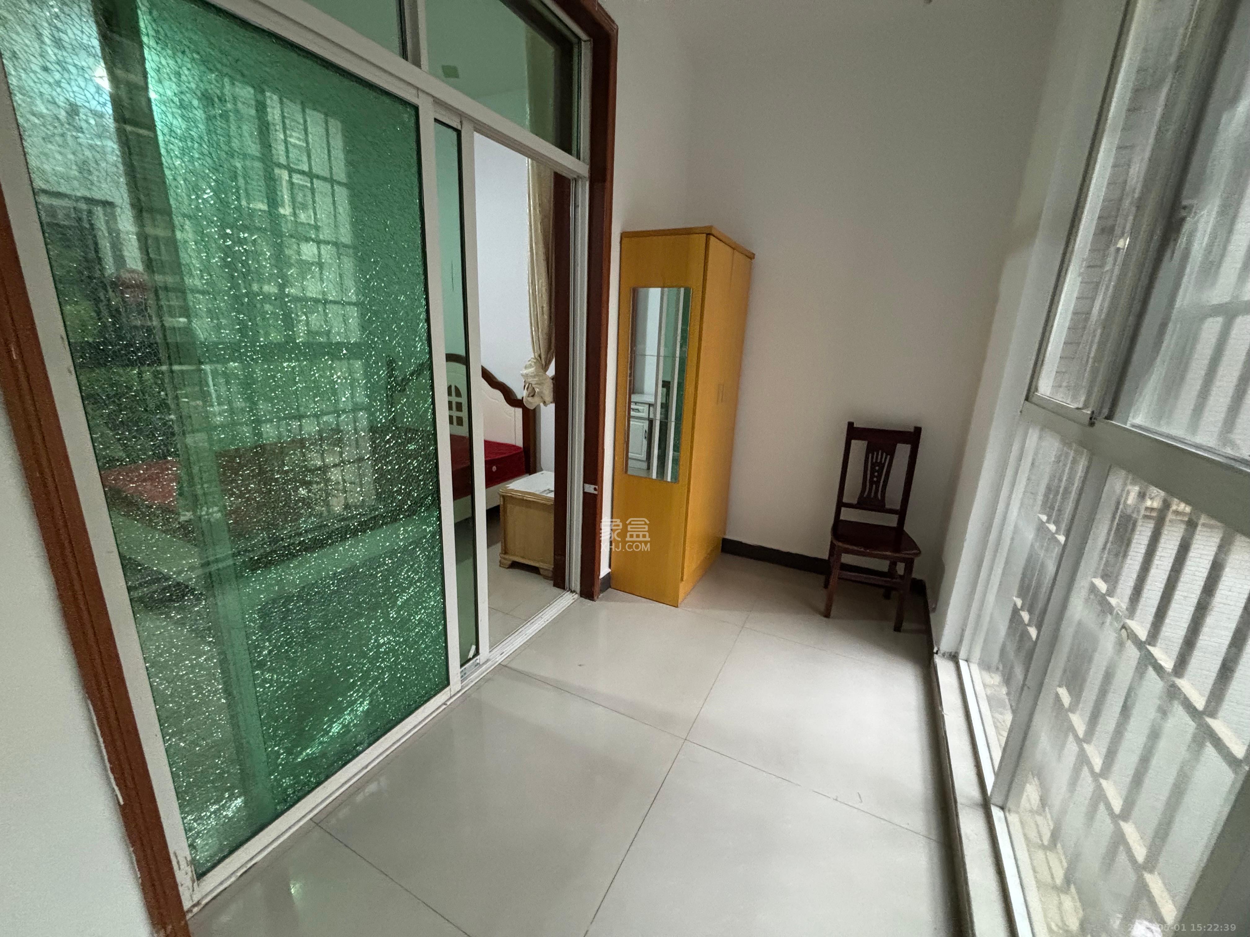 洞井二小区 3室2厅2卫 1800.0元/月 洞井二小区 3室2厅2卫 1800.0元/月室内图