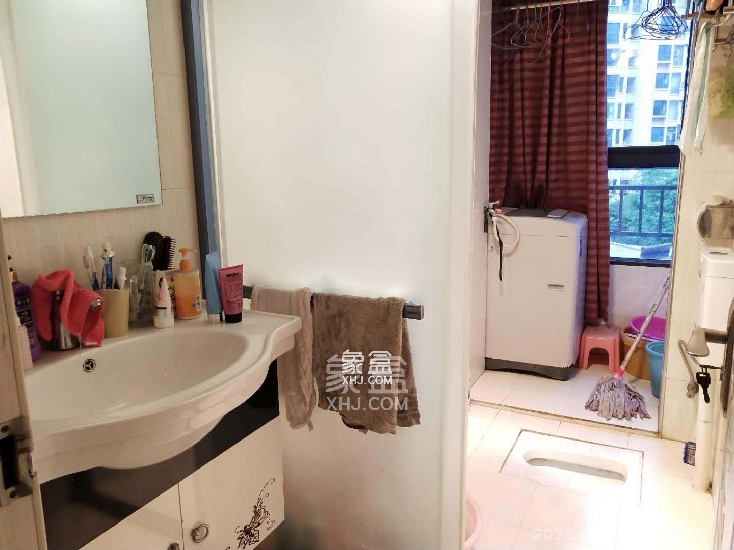 保利麓谷林语A区  5室2厅1卫   2500.00元/月室内图