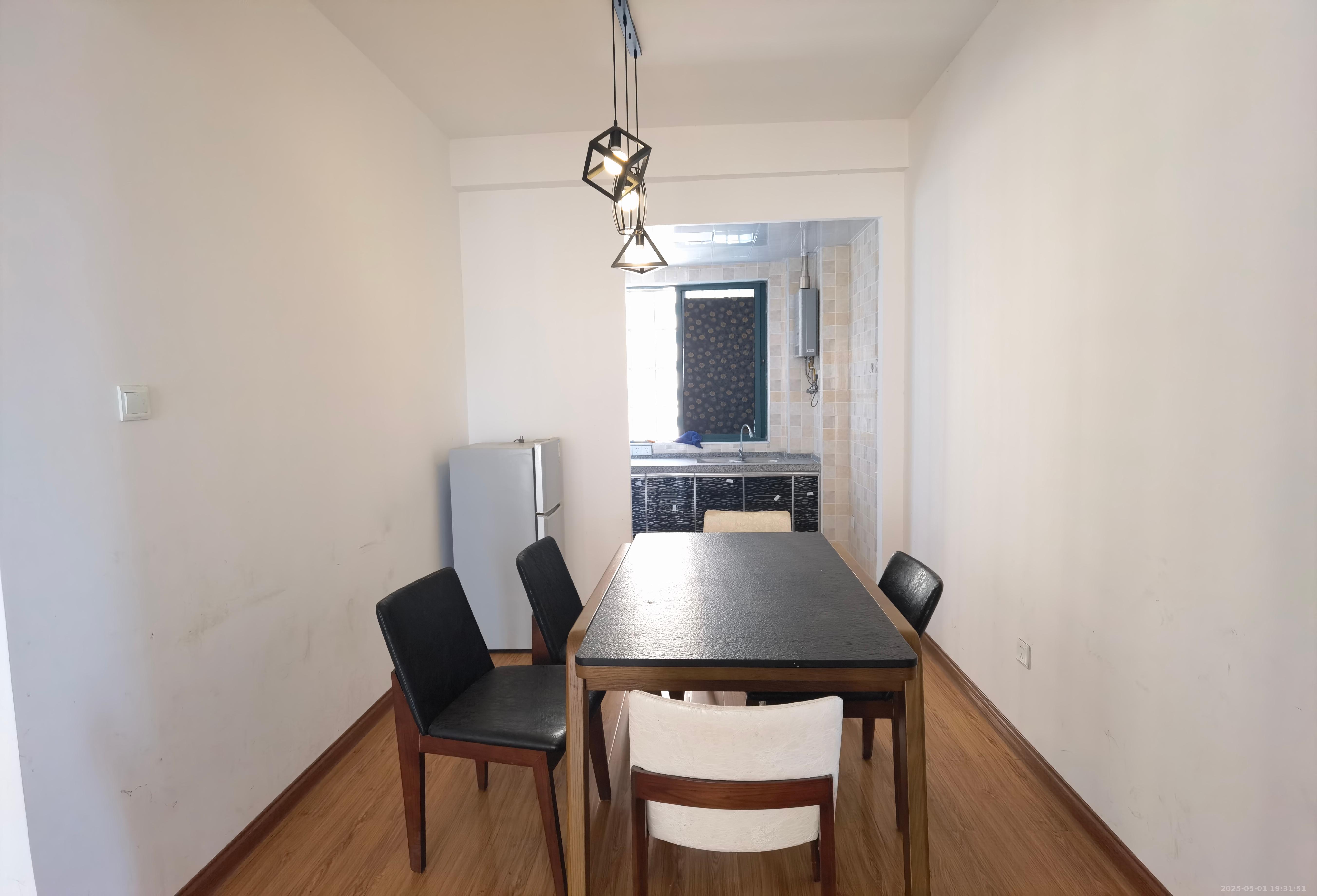 湖景名城 3室2厅2卫 1700.0元/月 湖景名城 3室2厅2卫 1700.0元/月室内图