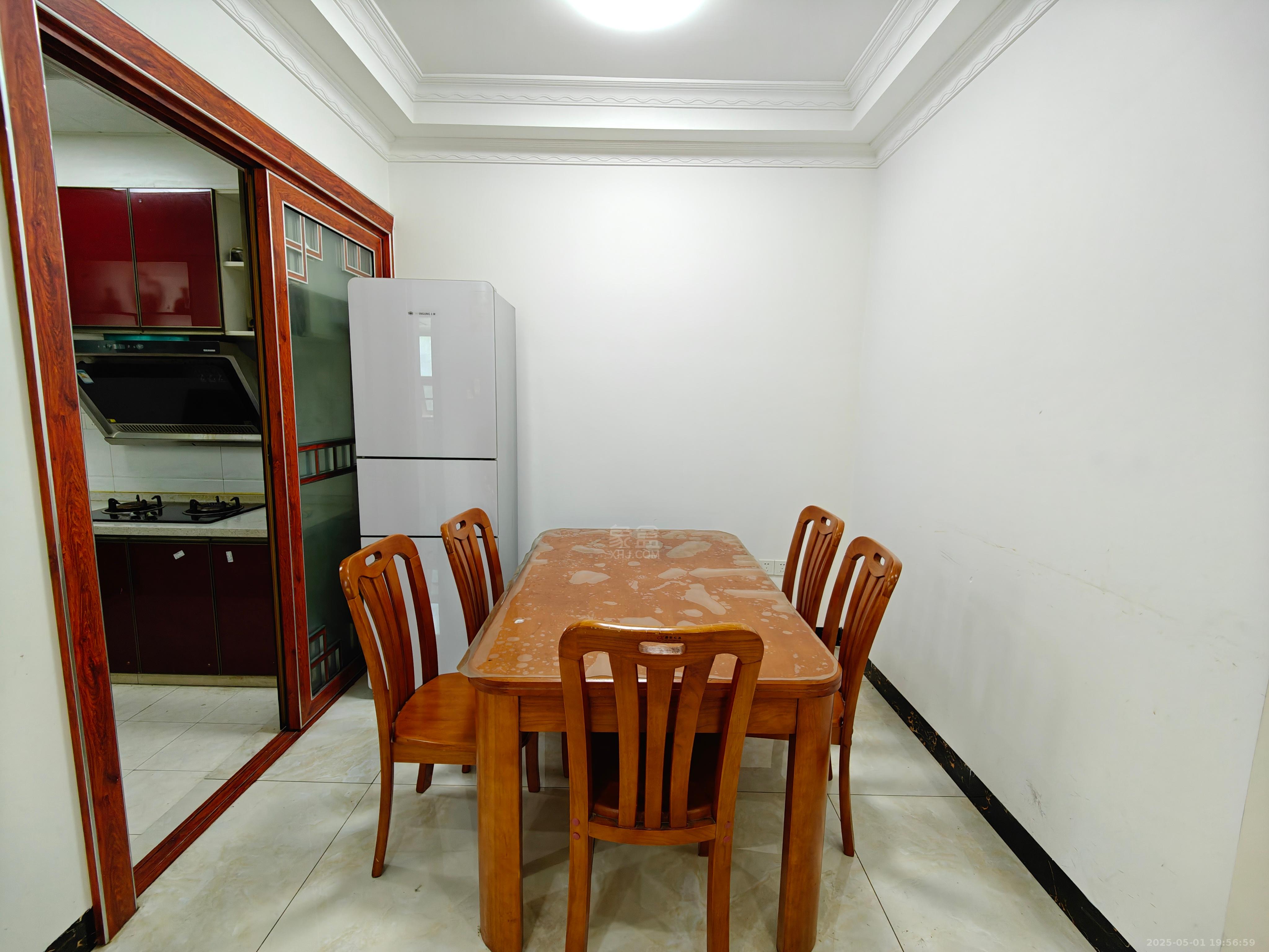 美的城三期 3室2厅1卫 2000.00元/月 美的城三期 3室2厅1卫 2000.00元/月室内图