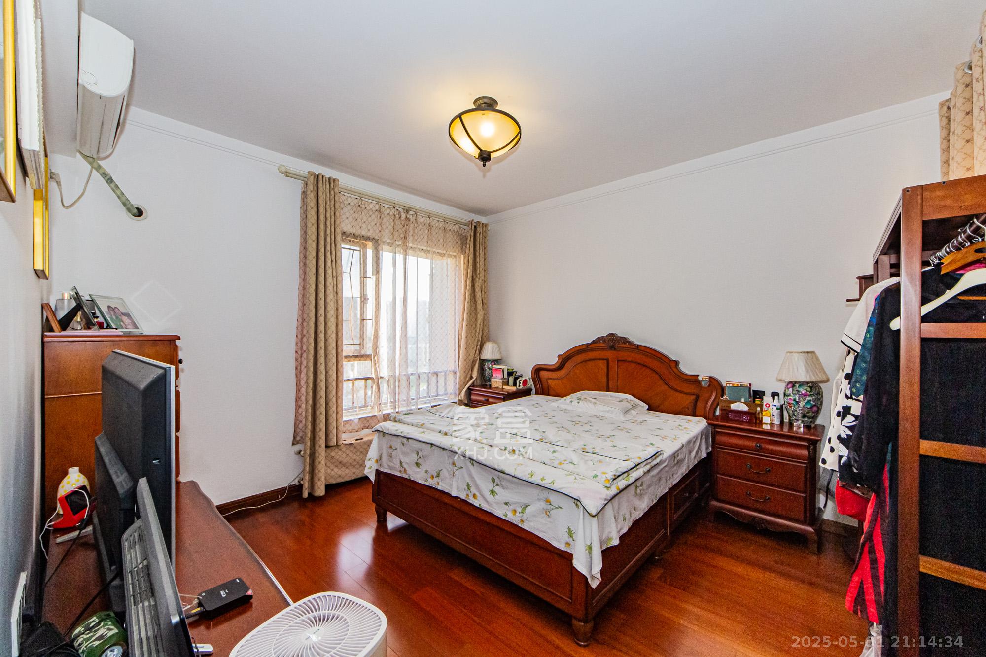 珠江郦城探香里  4室2厅2卫    138.0万 珠江郦城探香里  4室2厅2卫    138.0万卧室