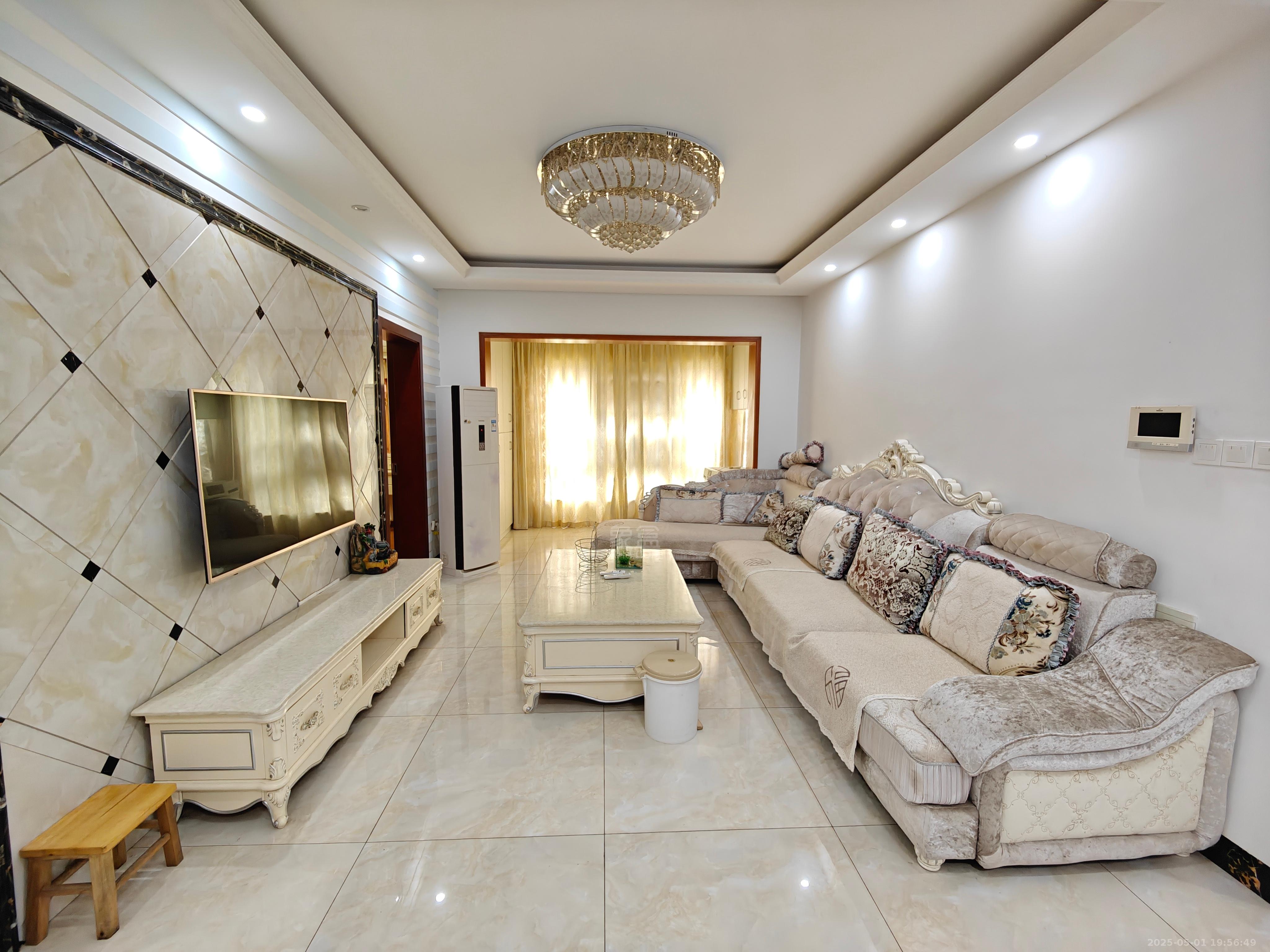 美的城三期 3室2厅1卫 2000.00元/月 美的城三期 3室2厅1卫 2000.00元/月室内图