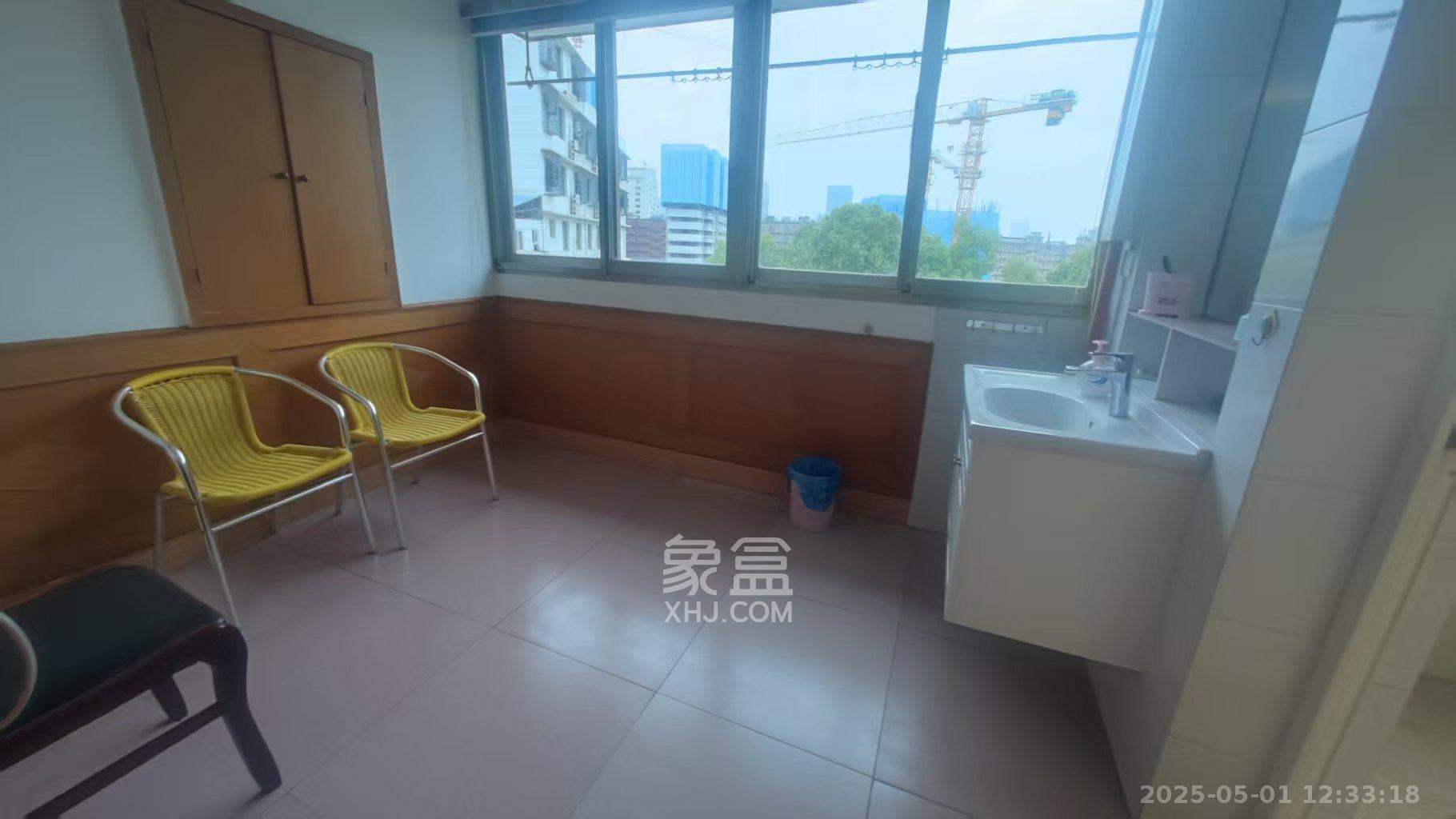 航天大院 3室2厅1卫 2600.0元/月 航天大院 3室2厅1卫 2600.0元/月室内图