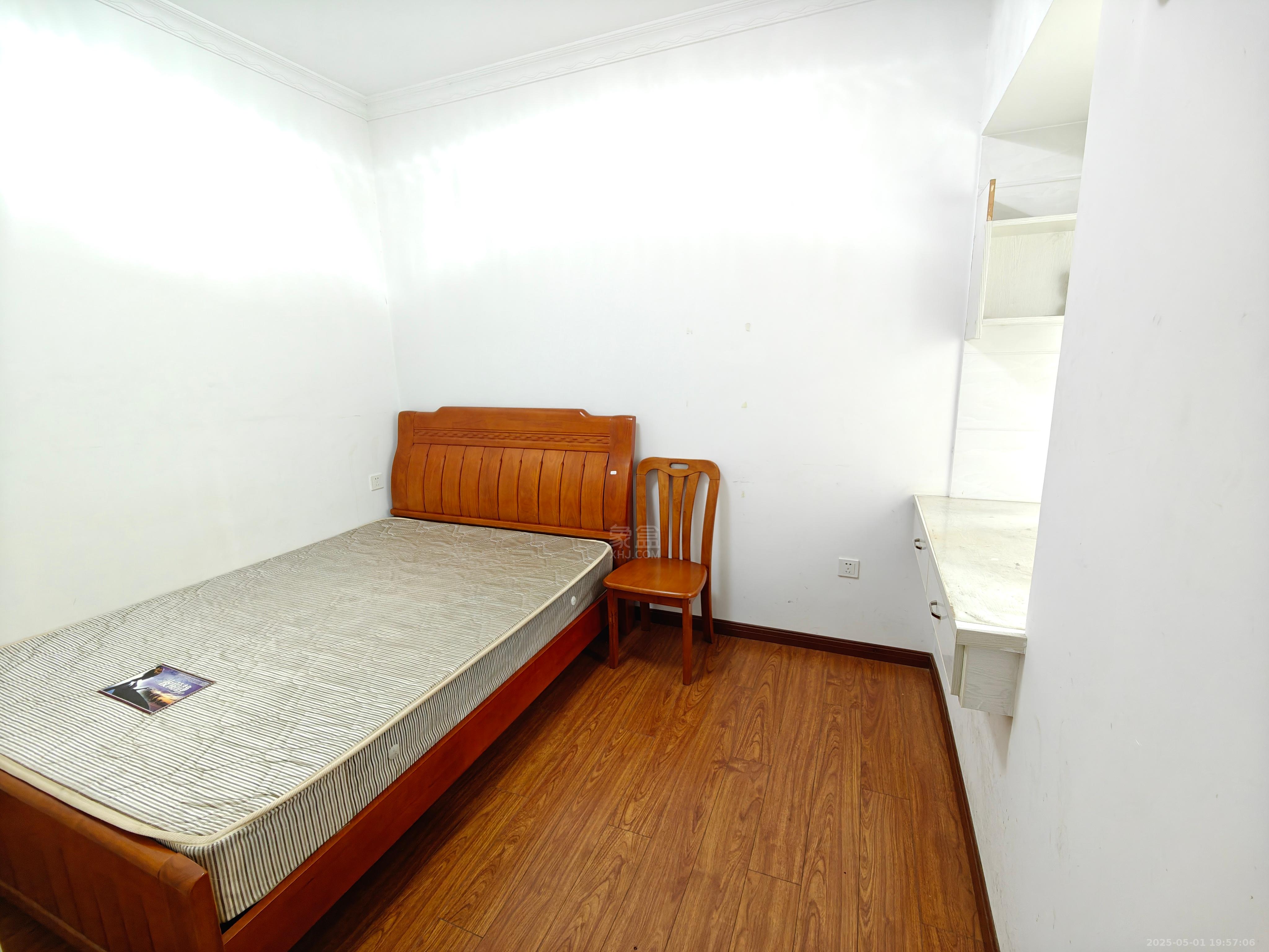 美的城三期 3室2厅1卫 2000.00元/月 美的城三期 3室2厅1卫 2000.00元/月室内图