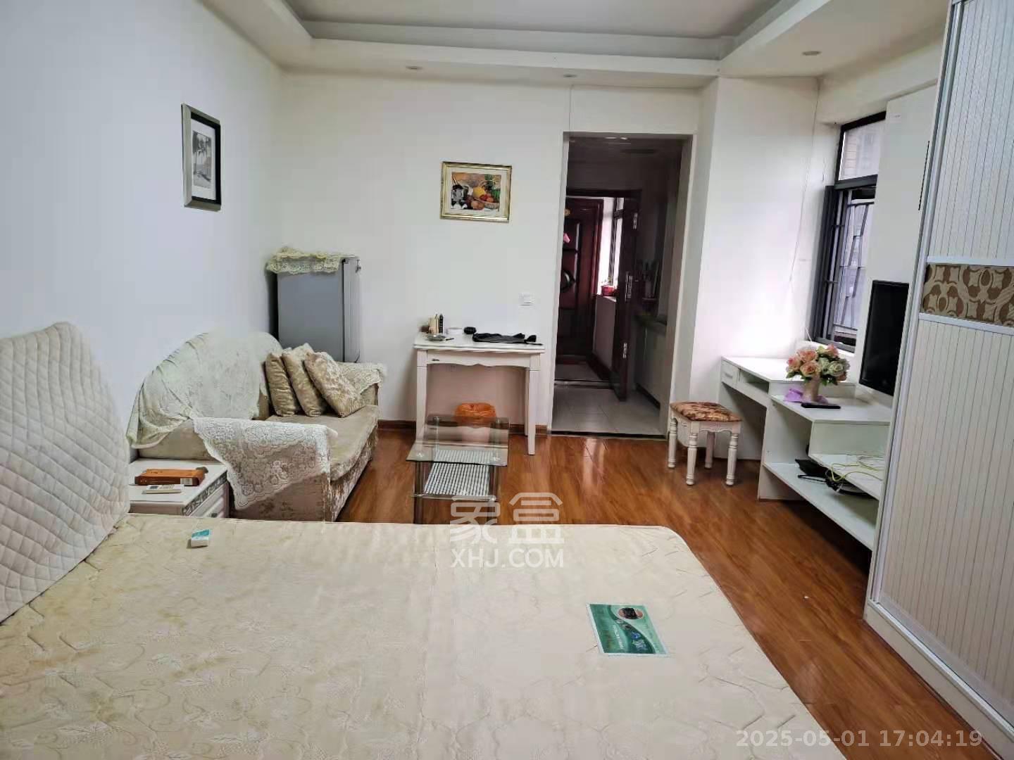 万象凯旋湾  1室1厅1卫   1500.00元/月