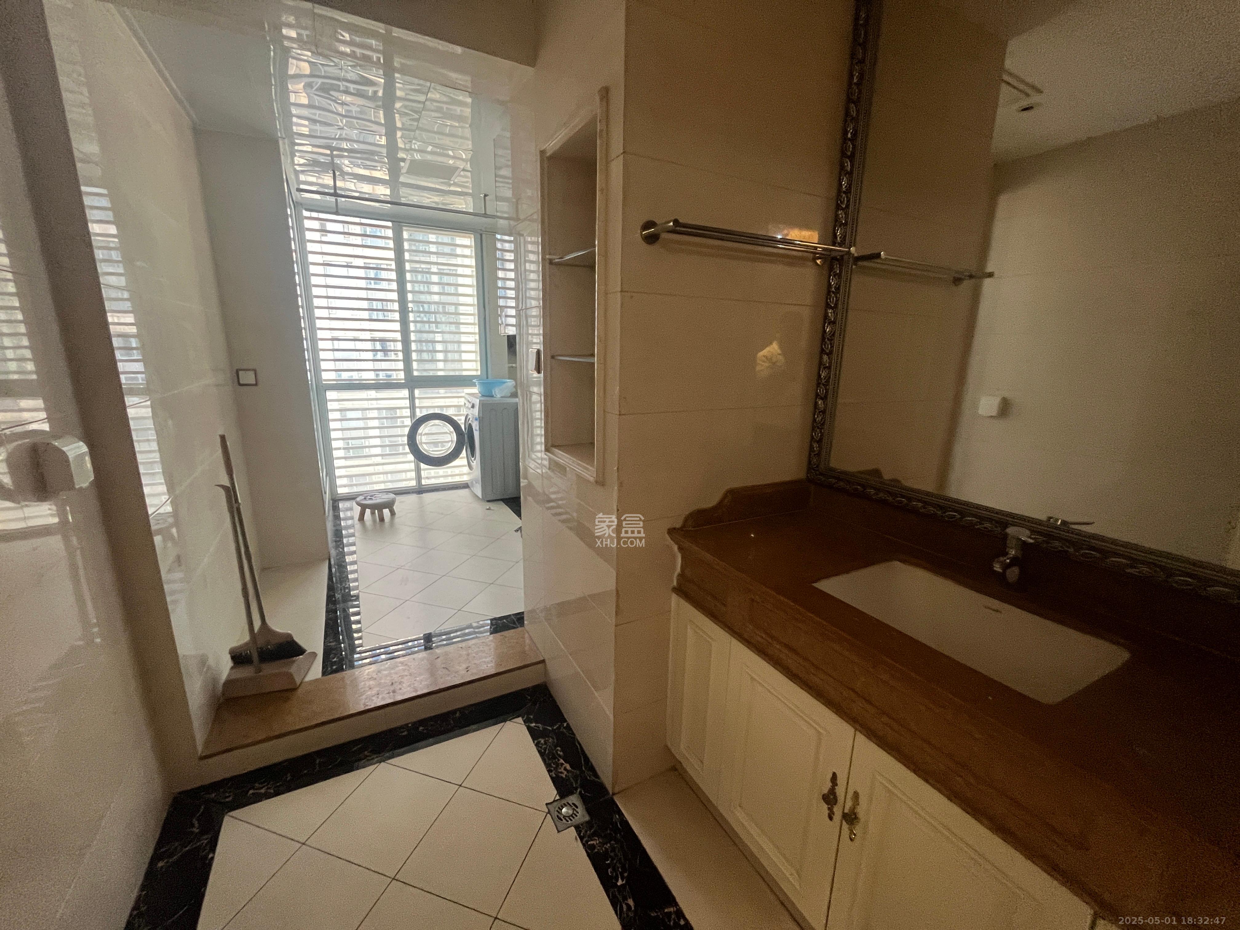 万达公馆 4室2厅4卫 8500.0元/月 万达公馆 4室2厅4卫 8500.0元/月室内图