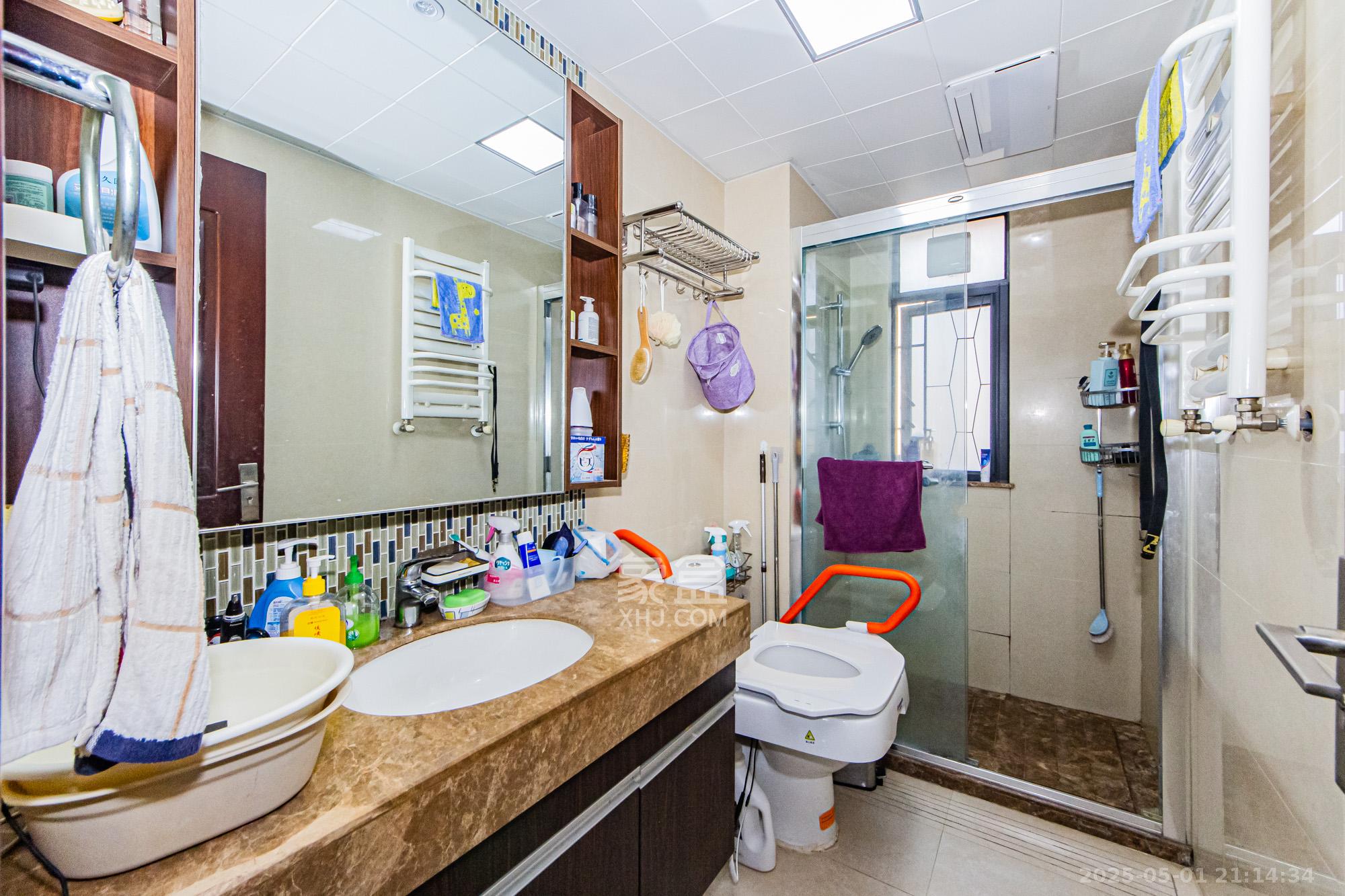 珠江郦城探香里  4室2厅2卫    138.0万 珠江郦城探香里  4室2厅2卫    138.0万卫生间