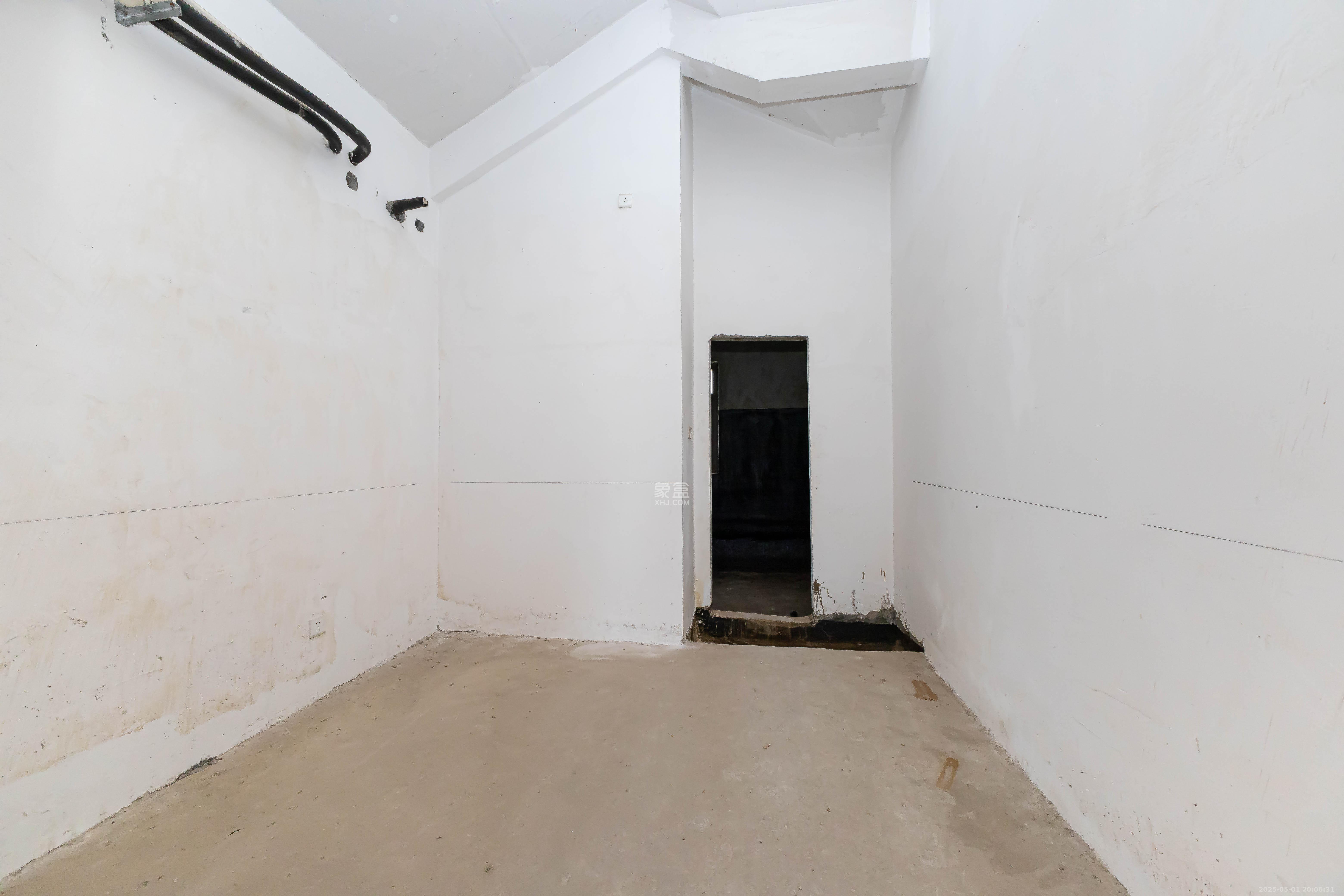 盈峰翠邸 6室2厅3卫 470.0万 盈峰翠邸 6室2厅3卫 470.0万卧室