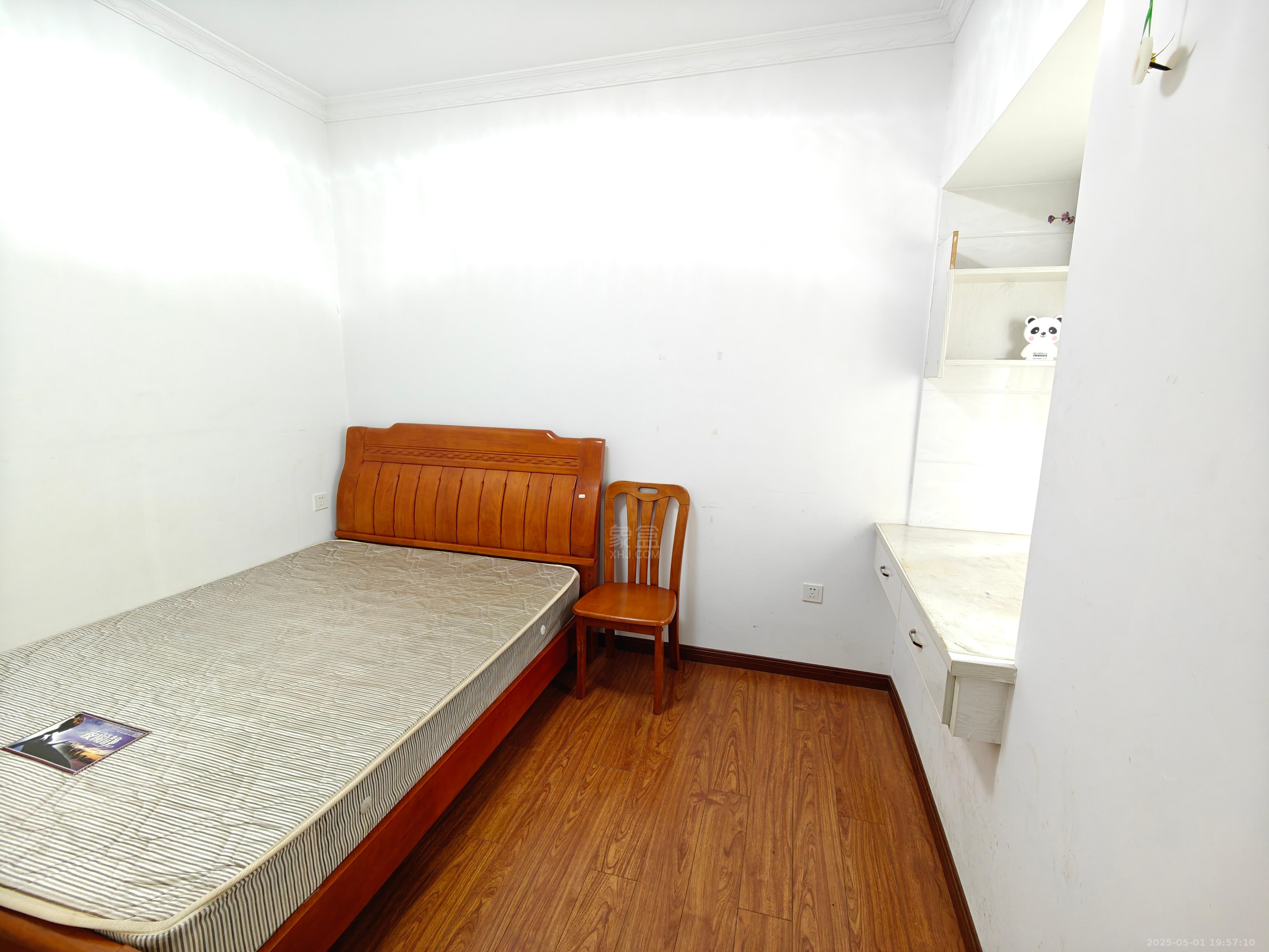 美的城三期 3室2厅1卫 2000.00元/月 美的城三期 3室2厅1卫 2000.00元/月室内图