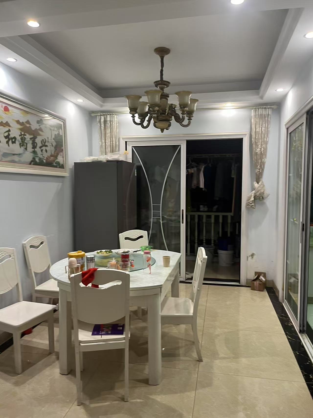 大同沁园  3室2厅2卫    78.0万客厅