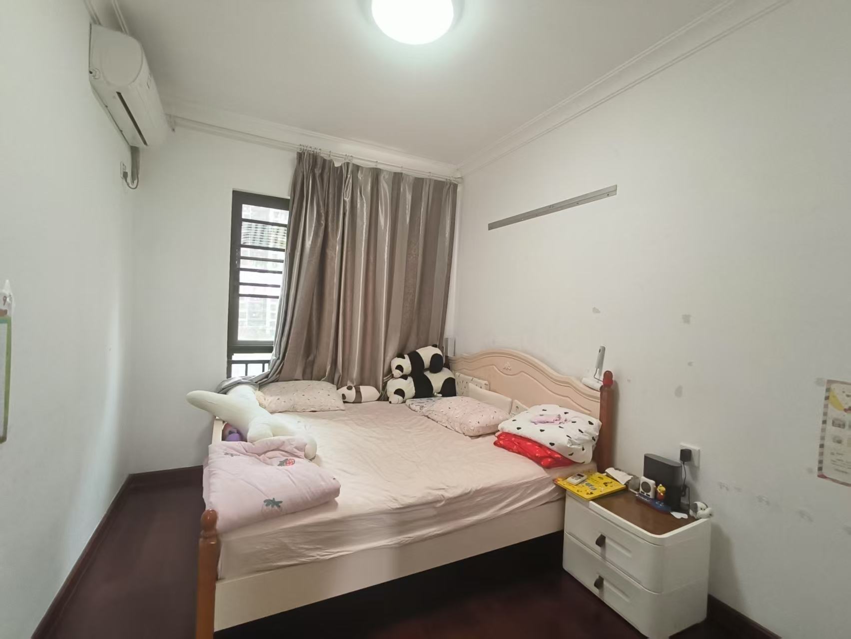 中海锦城  3室2厅2卫    215.0万 中海锦城  3室2厅2卫    215.0万客厅