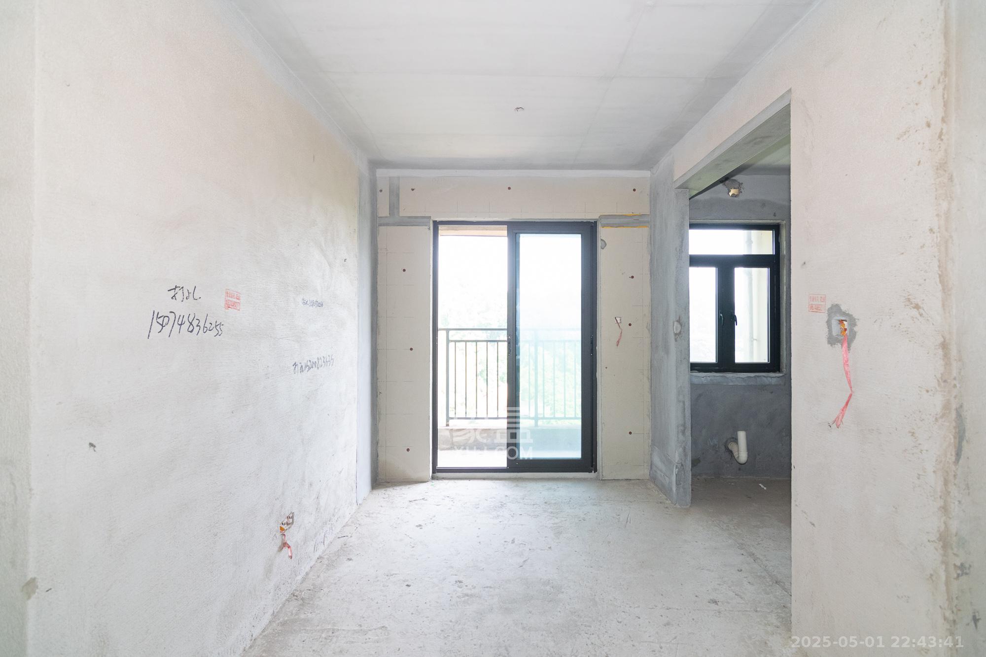 大汉汉府三期(大汉汉学府) 4室2厅2卫 100.0万 大汉汉府三期(大汉汉学府) 4室2厅2卫 100.0万客厅