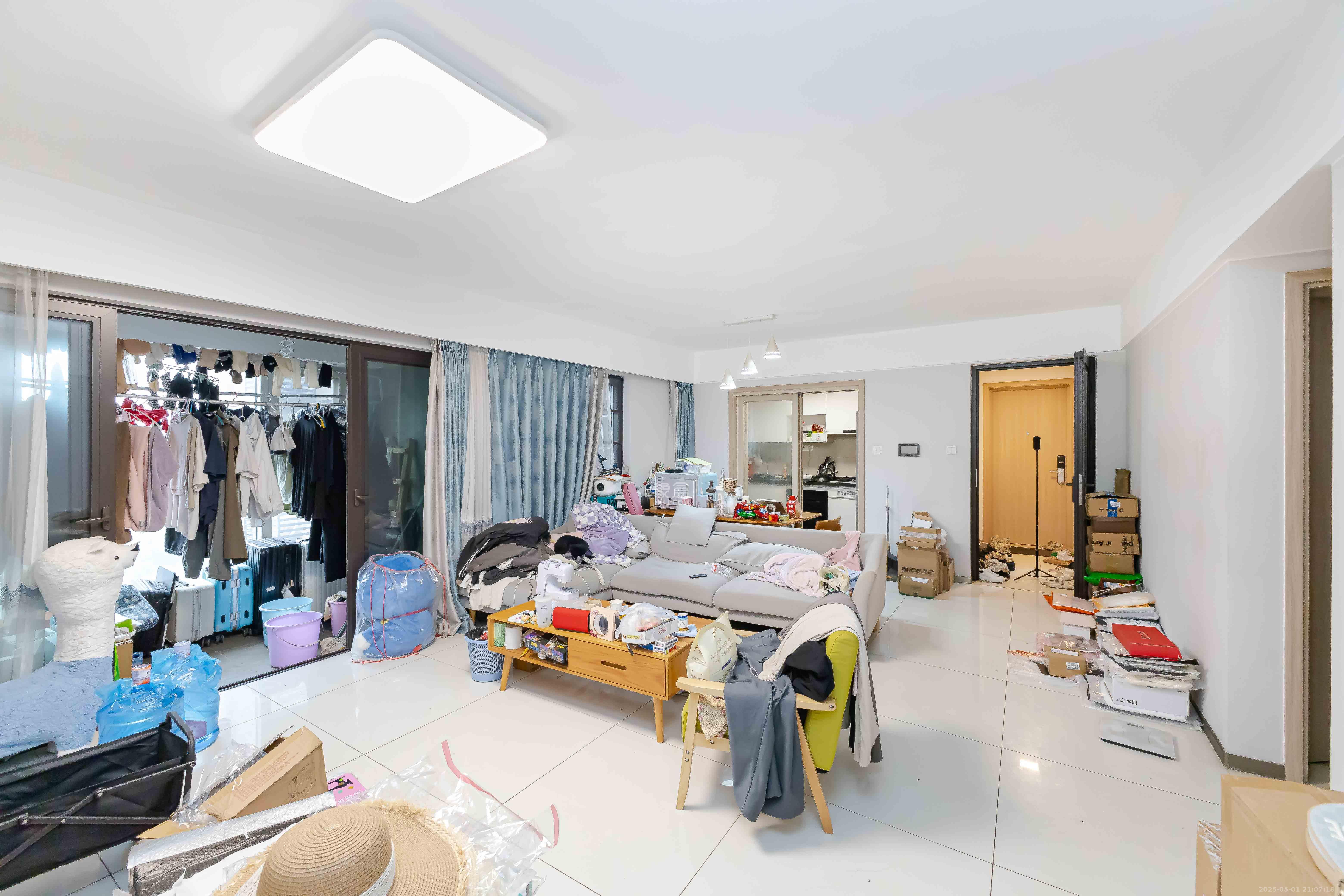 时代倾城五期 4室2厅2卫 110.0万 时代倾城五期 4室2厅2卫 110.0万客厅