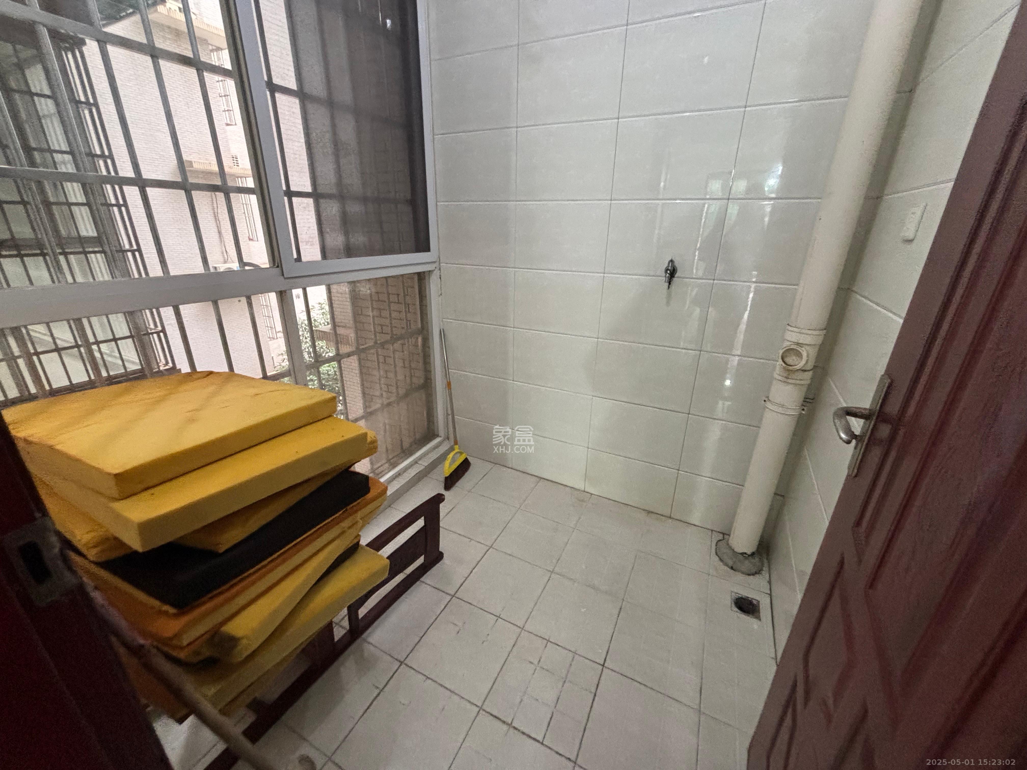 洞井二小区 3室2厅2卫 1800.0元/月 洞井二小区 3室2厅2卫 1800.0元/月室内图