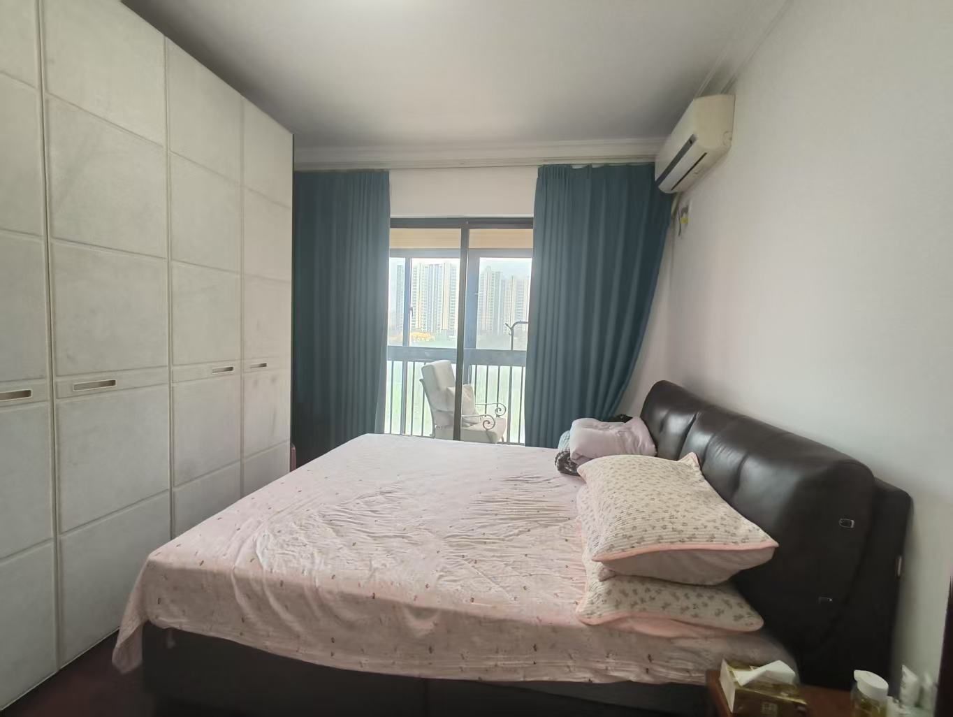 中海锦城  3室2厅2卫    215.0万 中海锦城  3室2厅2卫    215.0万客厅