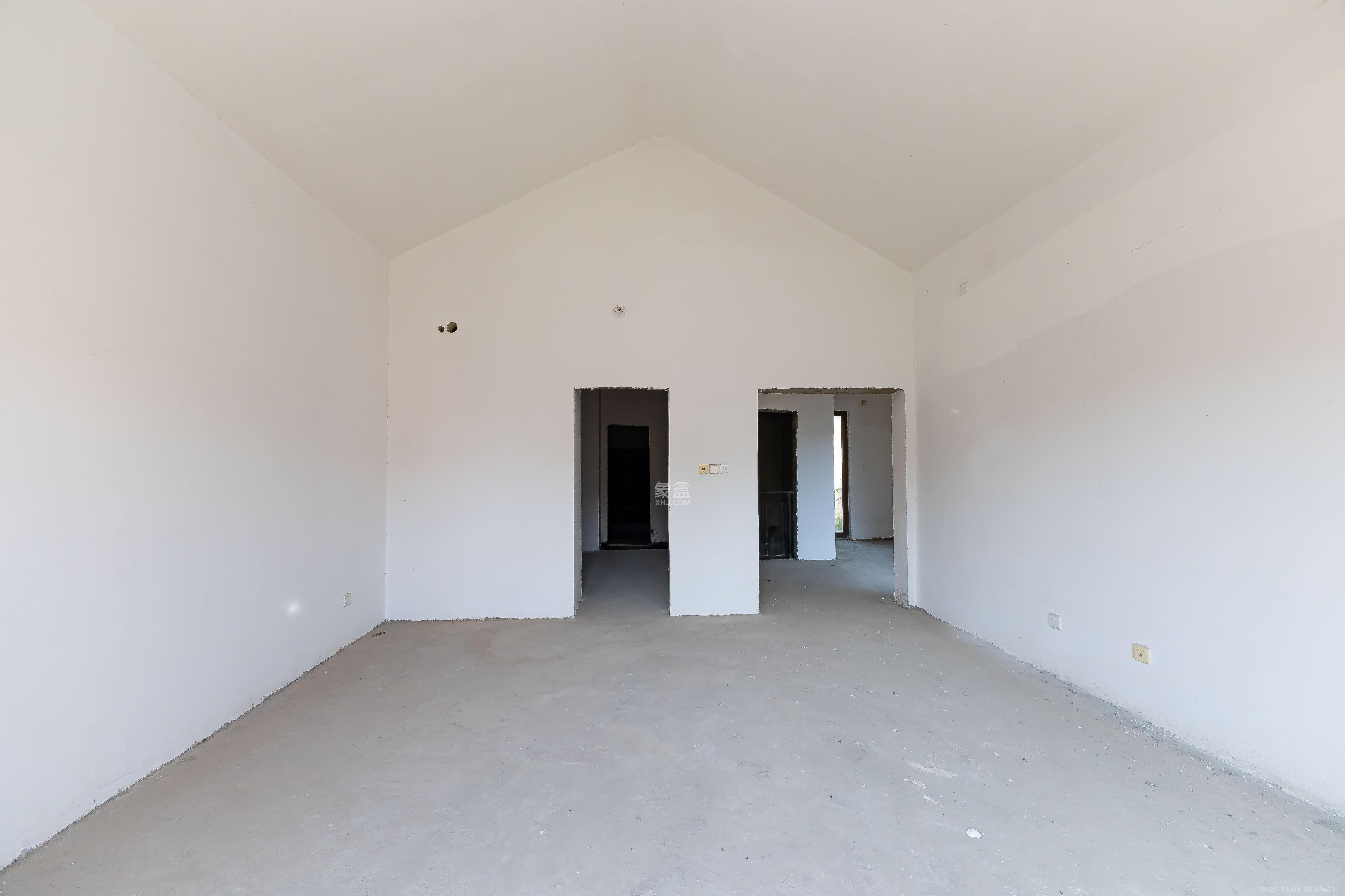 盈峰翠邸 6室2厅3卫 470.0万 盈峰翠邸 6室2厅3卫 470.0万卧室