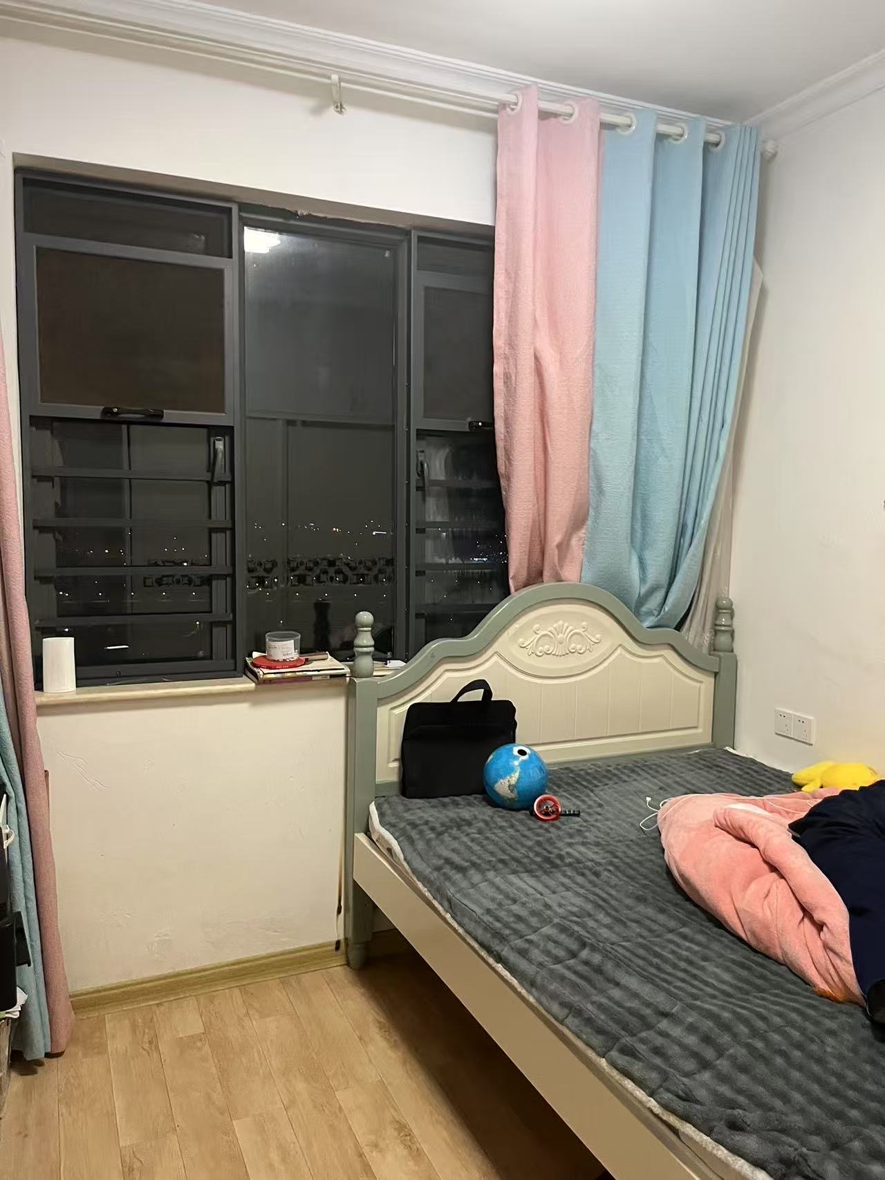 大同沁园  3室2厅2卫    78.0万客厅