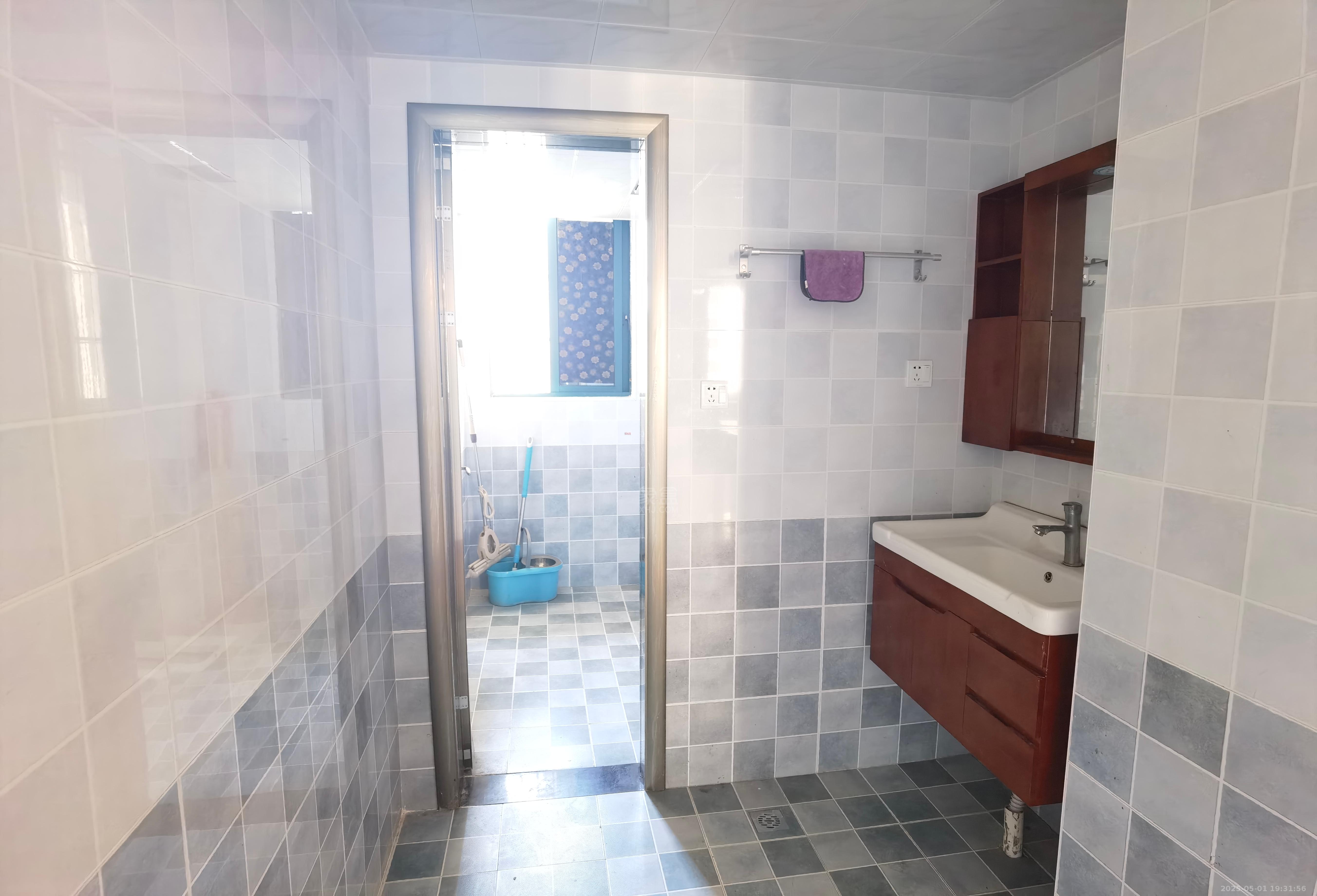 湖景名城 3室2厅2卫 1700.0元/月 湖景名城 3室2厅2卫 1700.0元/月室内图