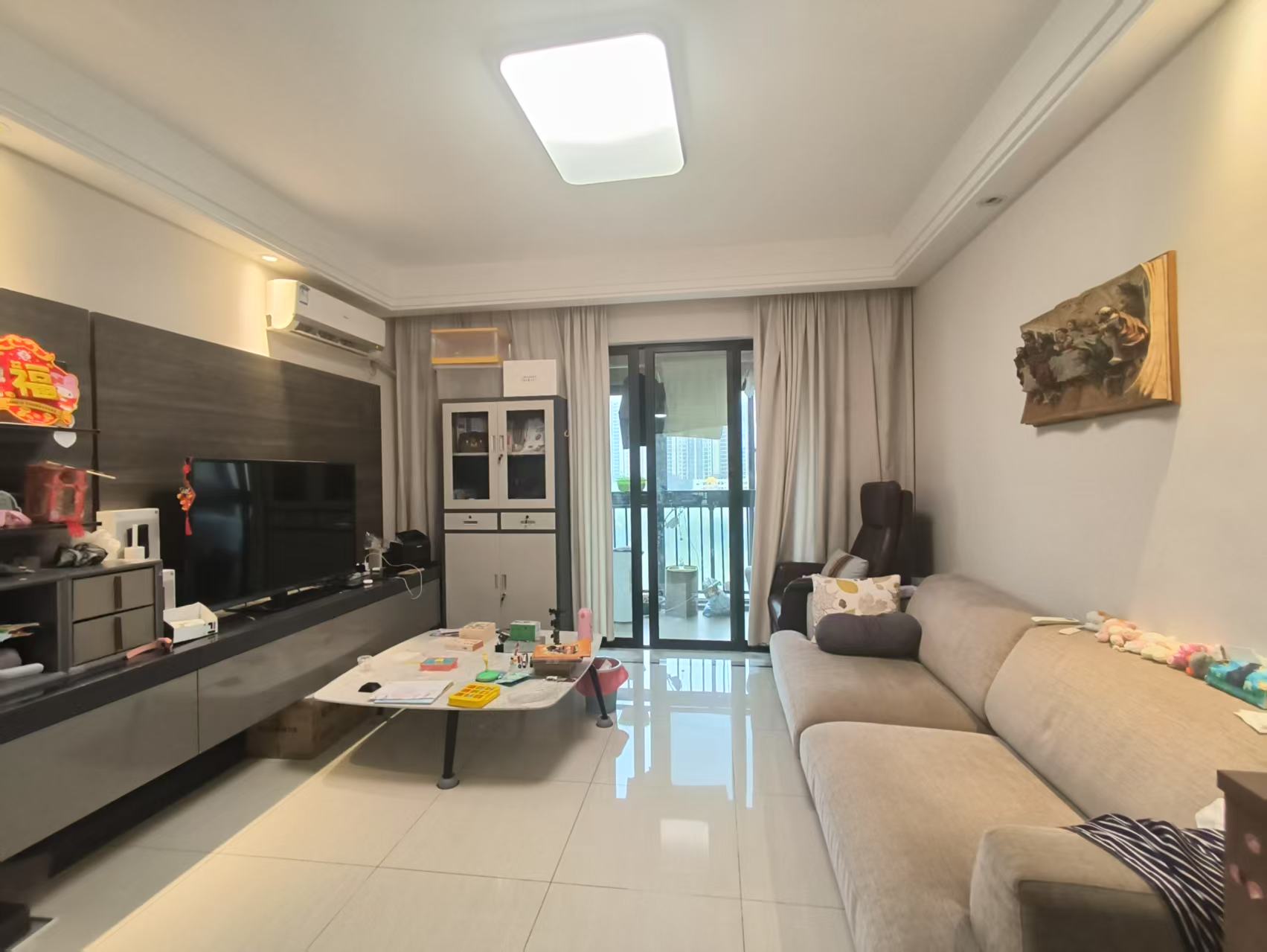 中海锦城  3室2厅2卫    215.0万 中海锦城  3室2厅2卫    215.0万客厅