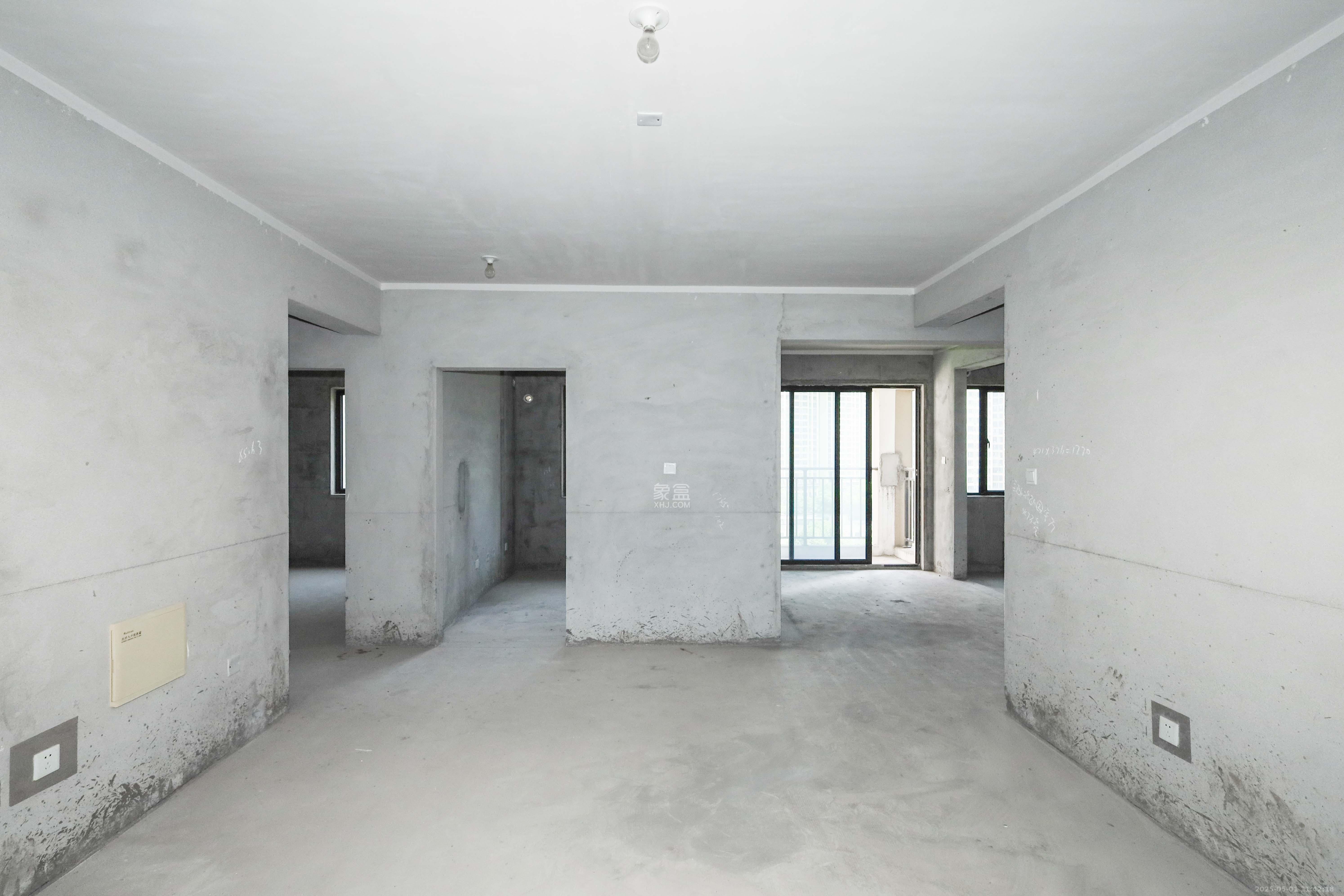 中国铁建梅溪青秀二期  4室2厅2卫   220.00万客厅