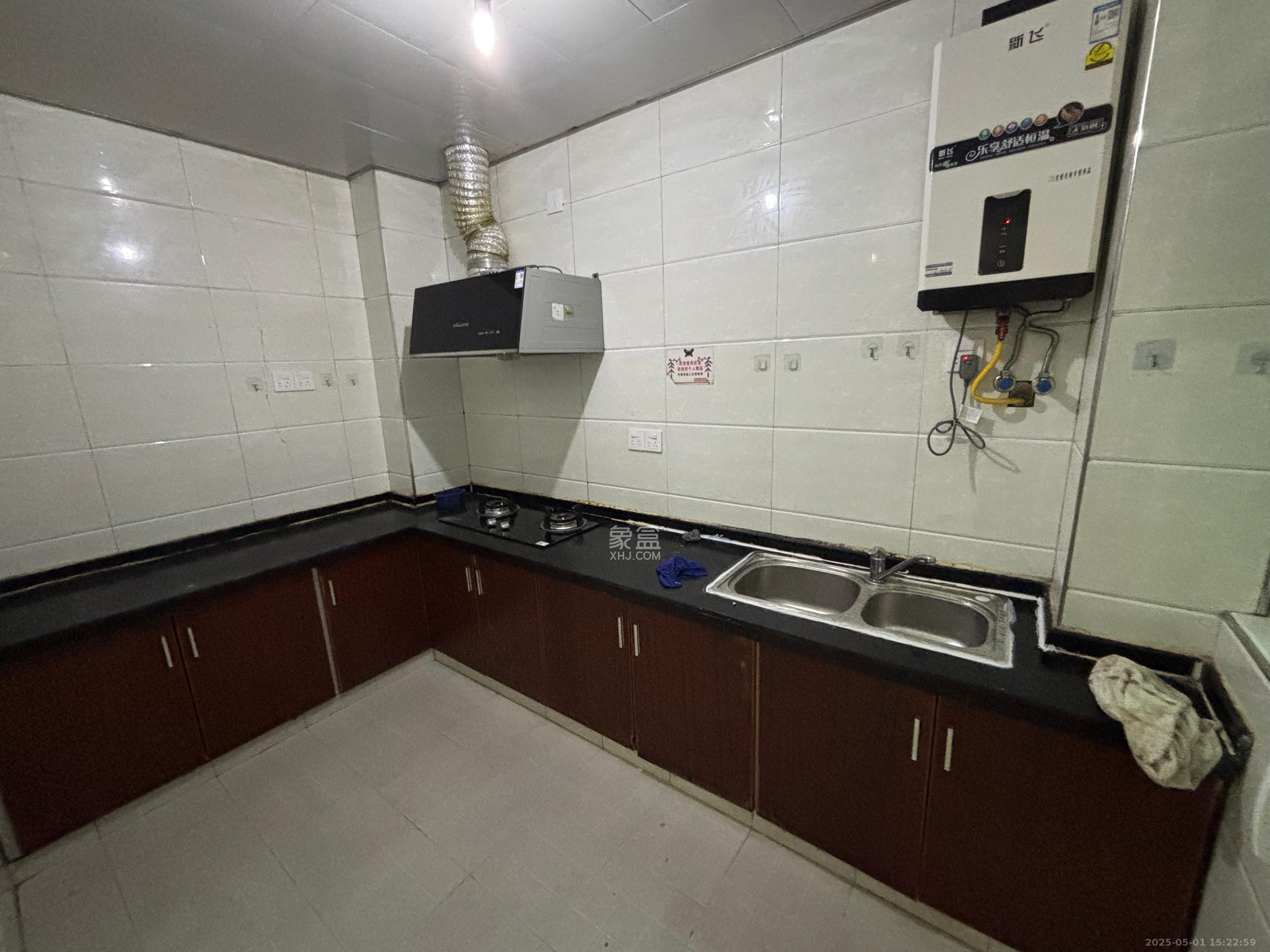 洞井二小区 3室2厅2卫 1800.0元/月 洞井二小区 3室2厅2卫 1800.0元/月室内图