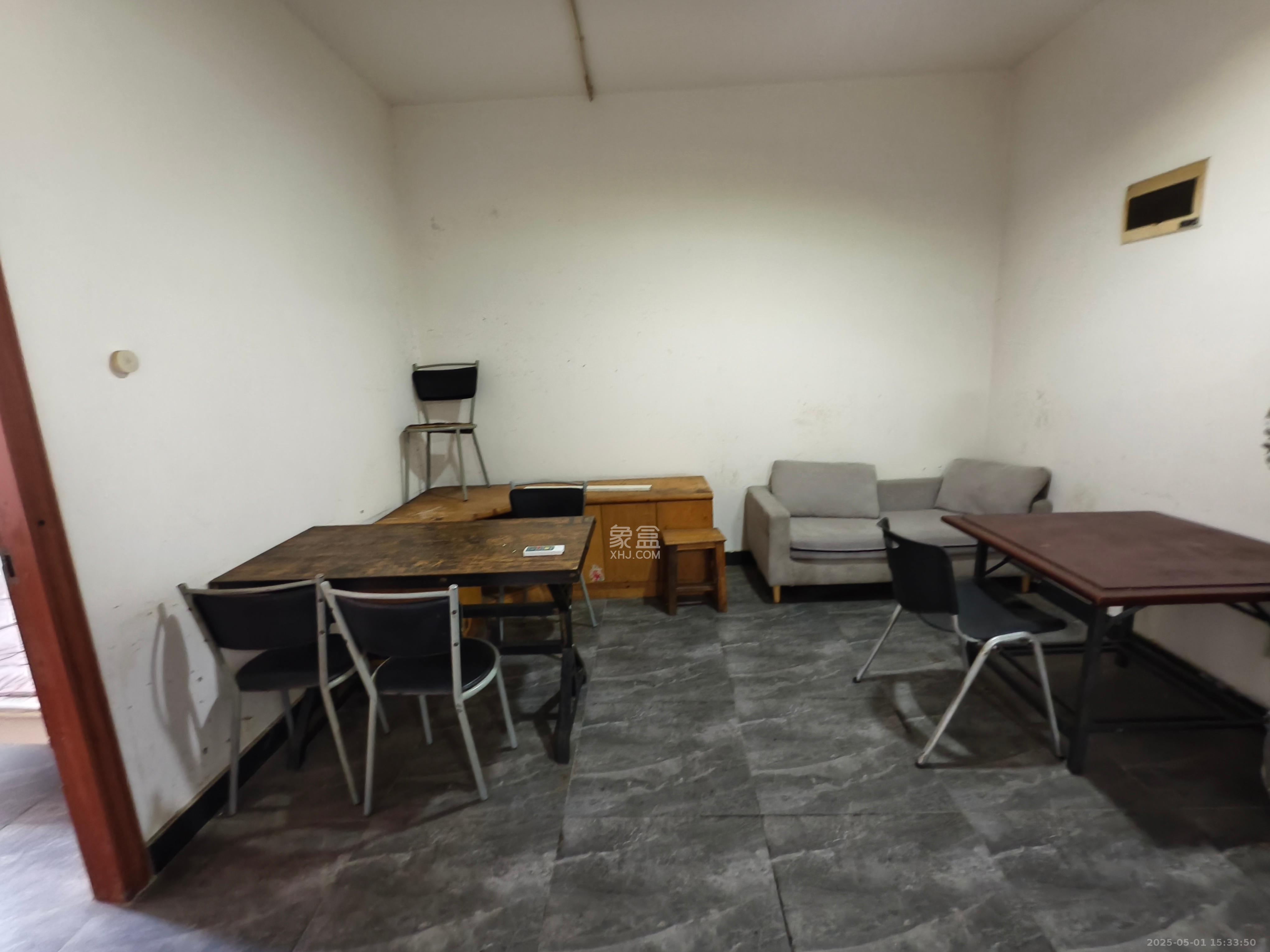 长盛岚庭  1室2厅1卫   1500.00元/月室内图