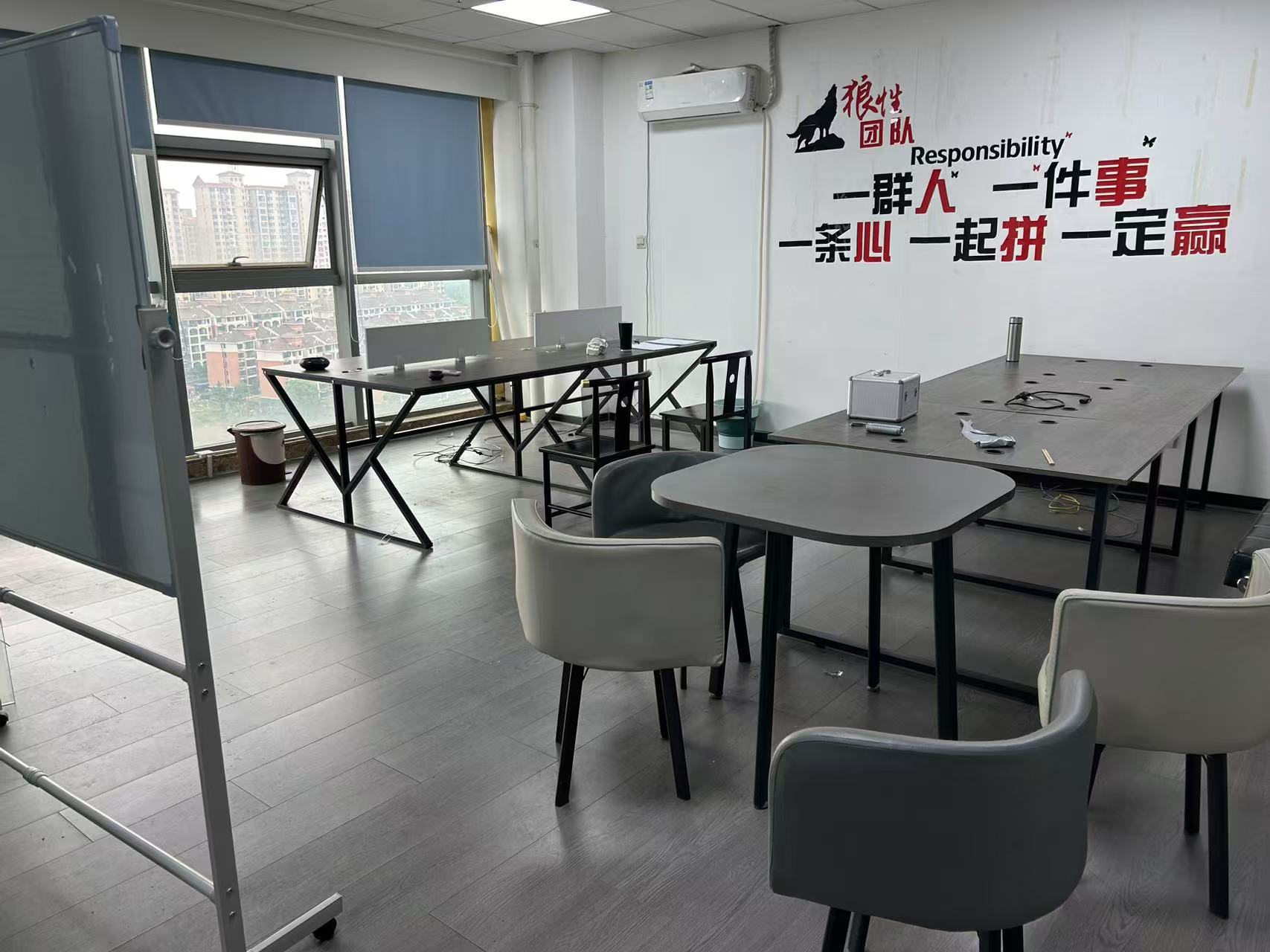 海通金融中心  3室0厅0卫   2400.00元/月