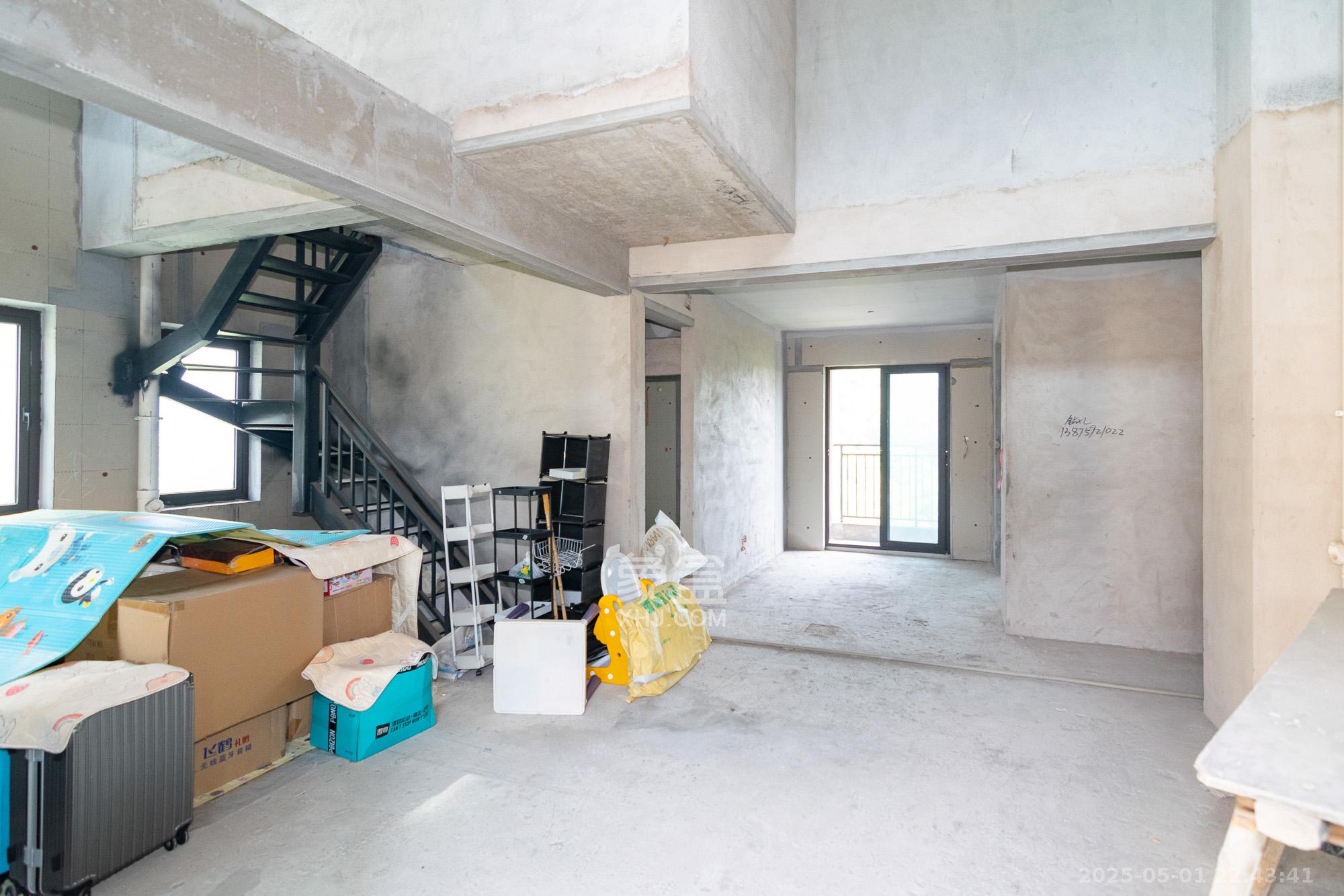 大汉汉府三期(大汉汉学府) 4室2厅2卫 100.0万 大汉汉府三期(大汉汉学府) 4室2厅2卫 100.0万客厅