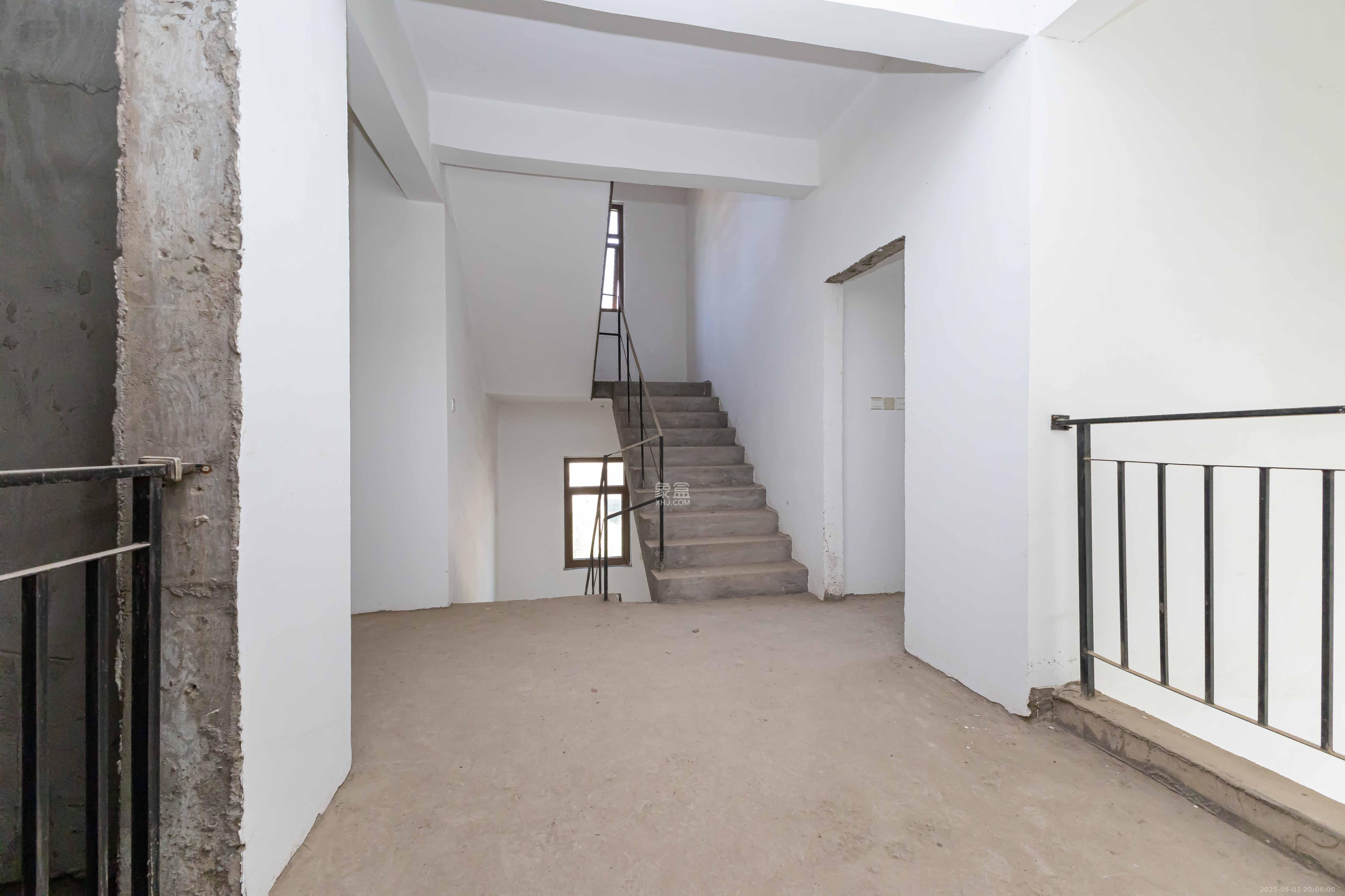 盈峰翠邸 6室2厅3卫 470.0万 盈峰翠邸 6室2厅3卫 470.0万其他