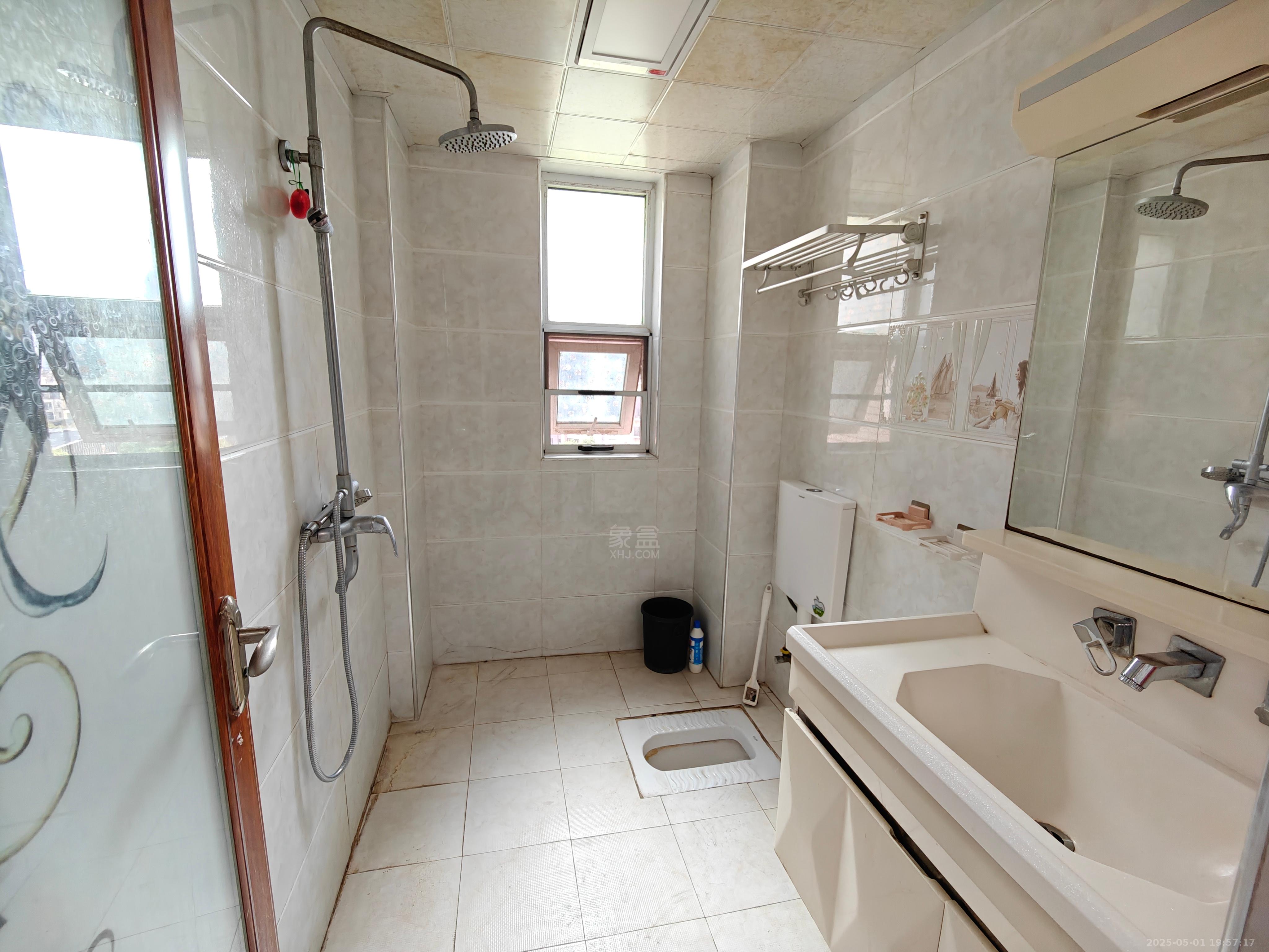 美的城三期 3室2厅1卫 2000.00元/月 美的城三期 3室2厅1卫 2000.00元/月室内图