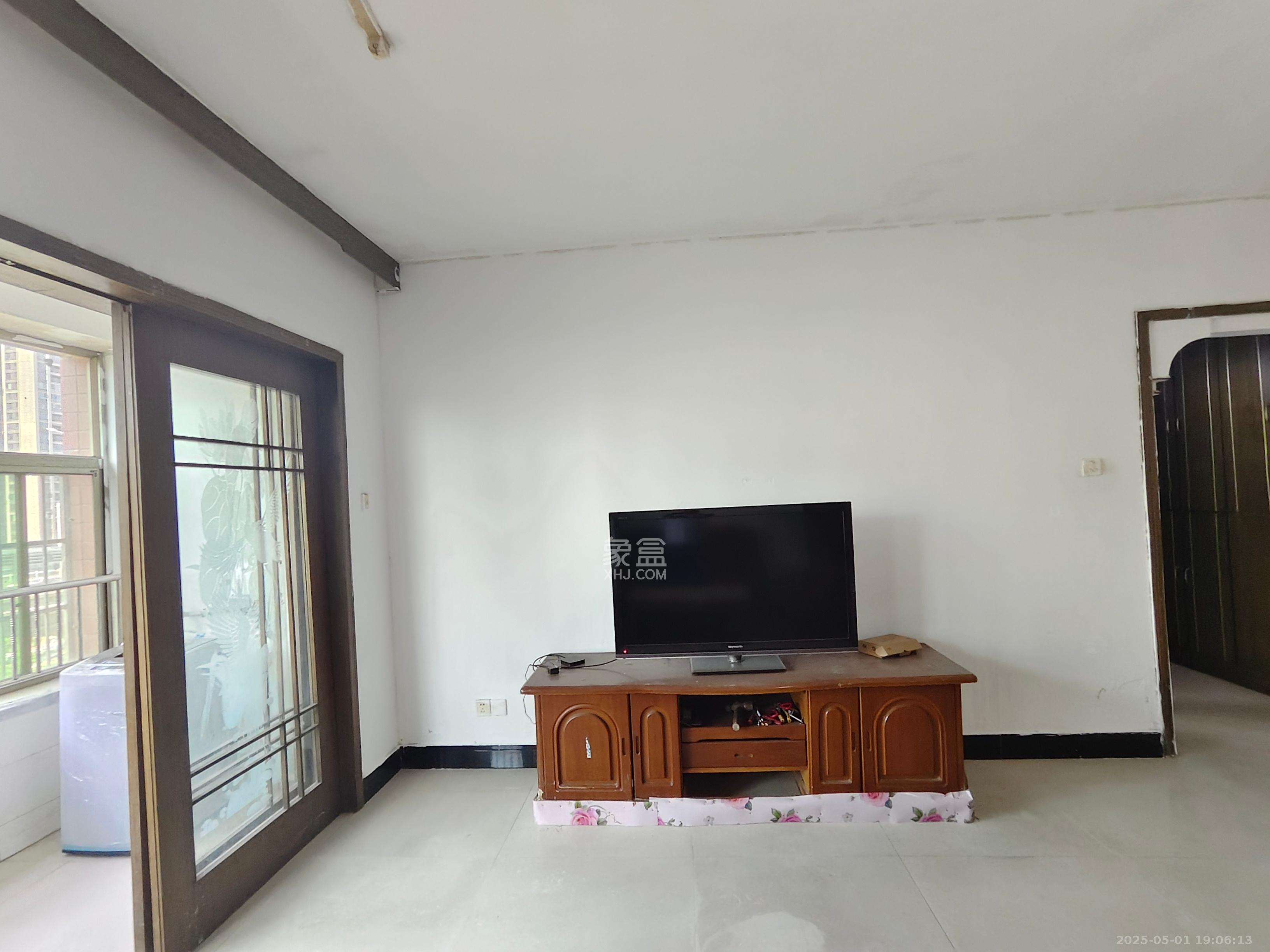 莲湖大厦 2室2厅1卫 2000.0元/月 莲湖大厦 2室2厅1卫 2000.0元/月室内图