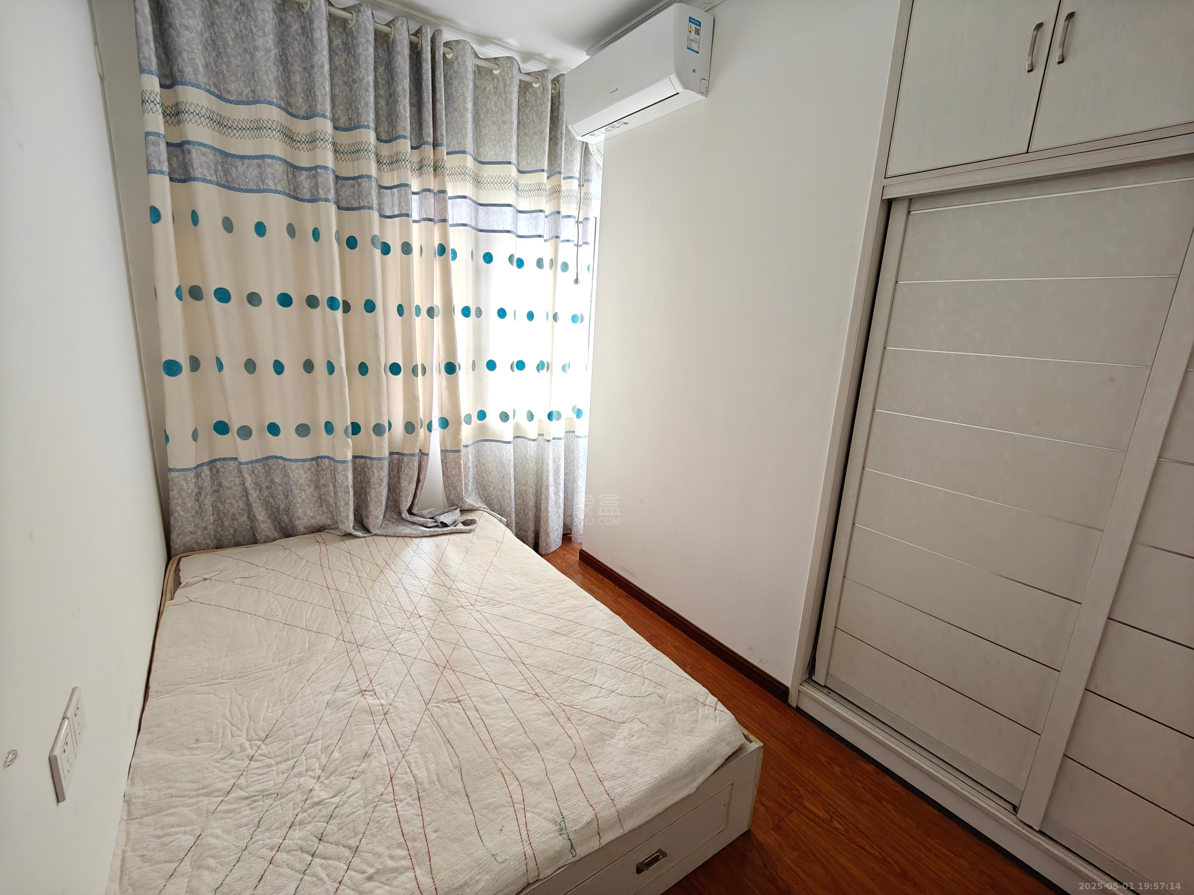 美的城三期 3室2厅1卫 2000.00元/月 美的城三期 3室2厅1卫 2000.00元/月室内图