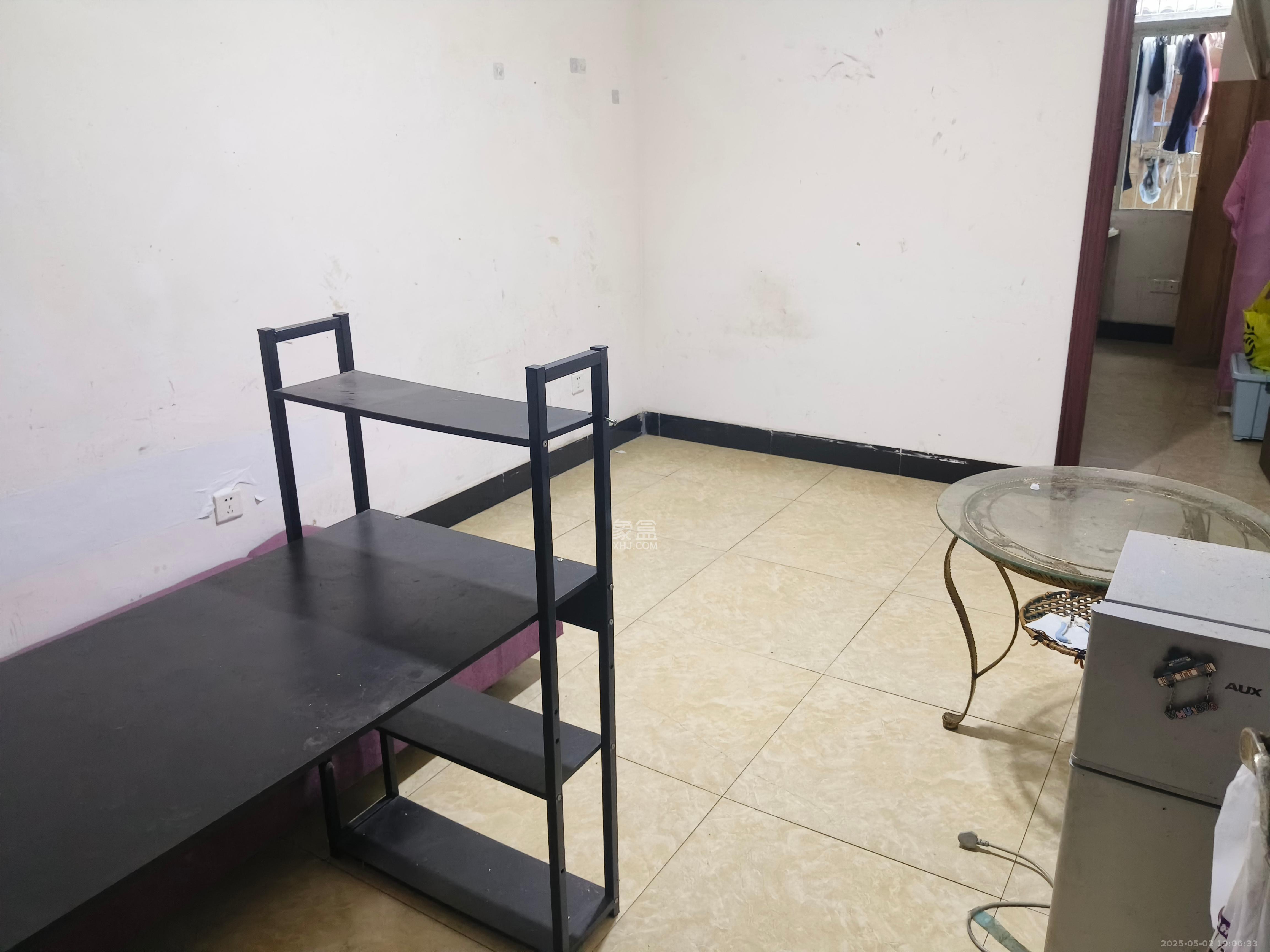 上碧湘街散盘 1室1厅1卫 1000.0元/月 上碧湘街散盘 1室1厅1卫 1000.0元/月室内图