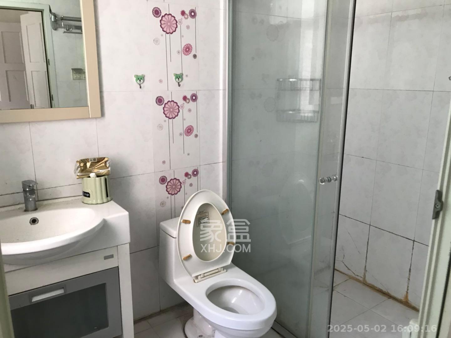 嘉盛华庭(一期、二期、三期)  3室2厅1卫    2700.0元/月 嘉盛华庭(一期、二期、三期)  3室2厅1卫    2700.0元/月室内图