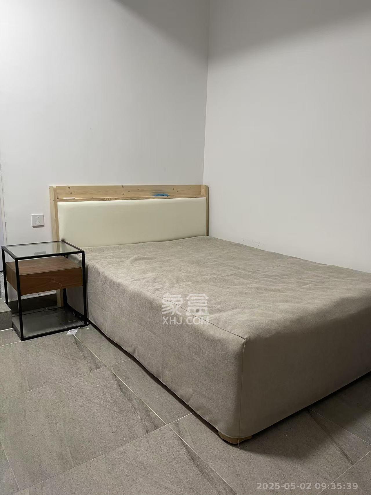 高桥老二号小区 1室1厅1卫 1100.0元/月 高桥老二号小区 1室1厅1卫 1100.0元/月室内图