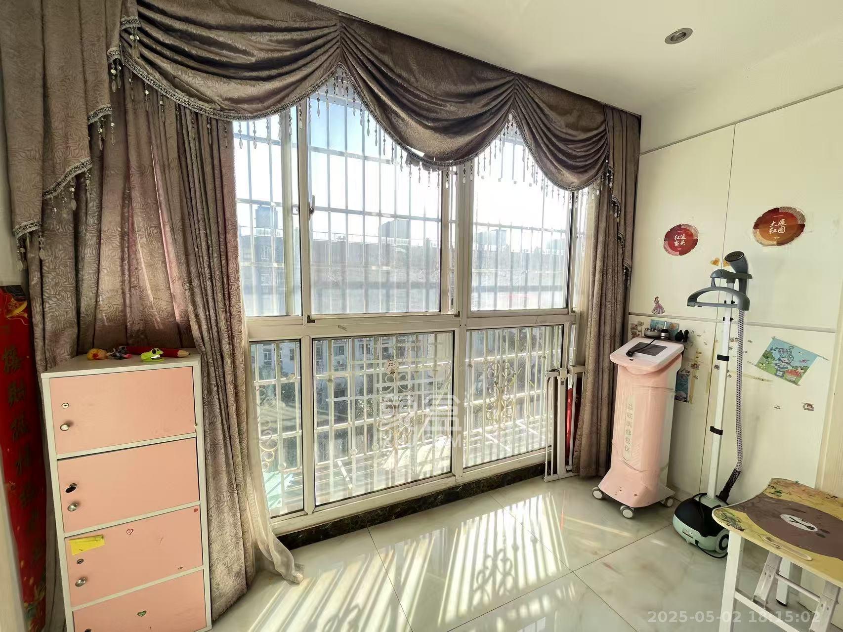 阳光100二期 3室2厅2卫 3500.0元/月 阳光100二期 3室2厅2卫 3500.0元/月室内图