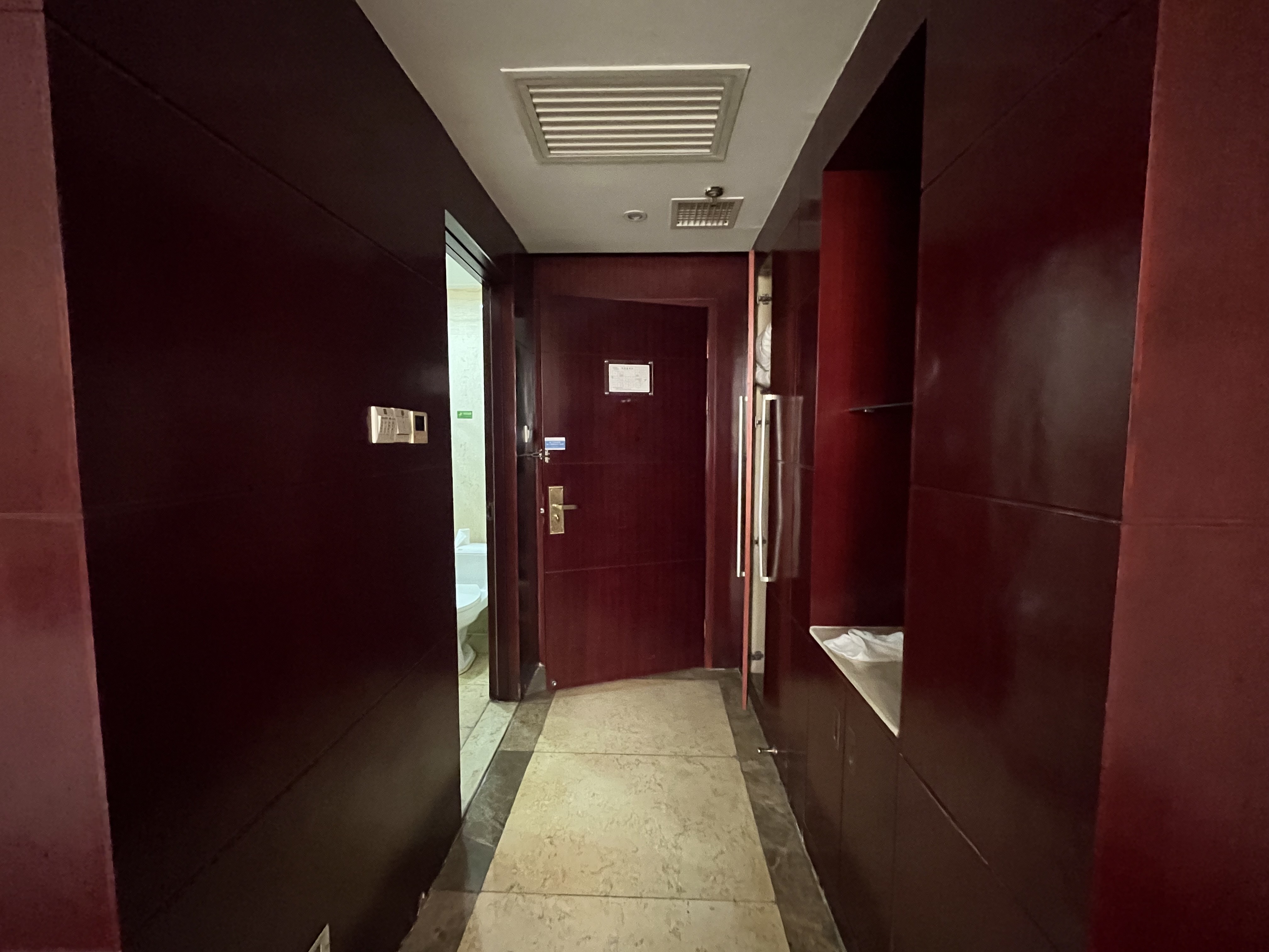 鹏泰国际 1室1厅1卫 19.8万 鹏泰国际 1室1厅1卫 19.8万客厅