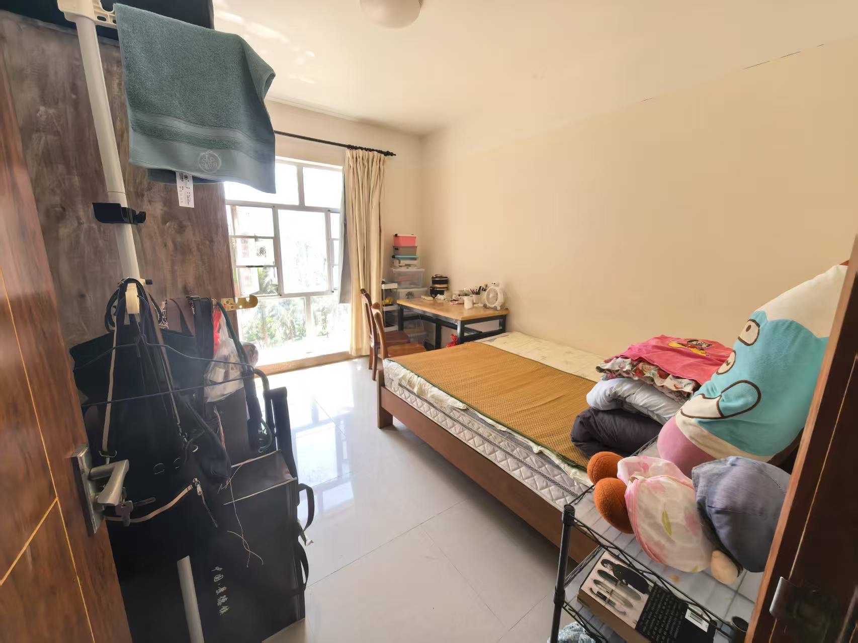 燕泰国际花园 2室2厅1卫 95.0万 燕泰国际花园 2室2厅1卫 95.0万客厅