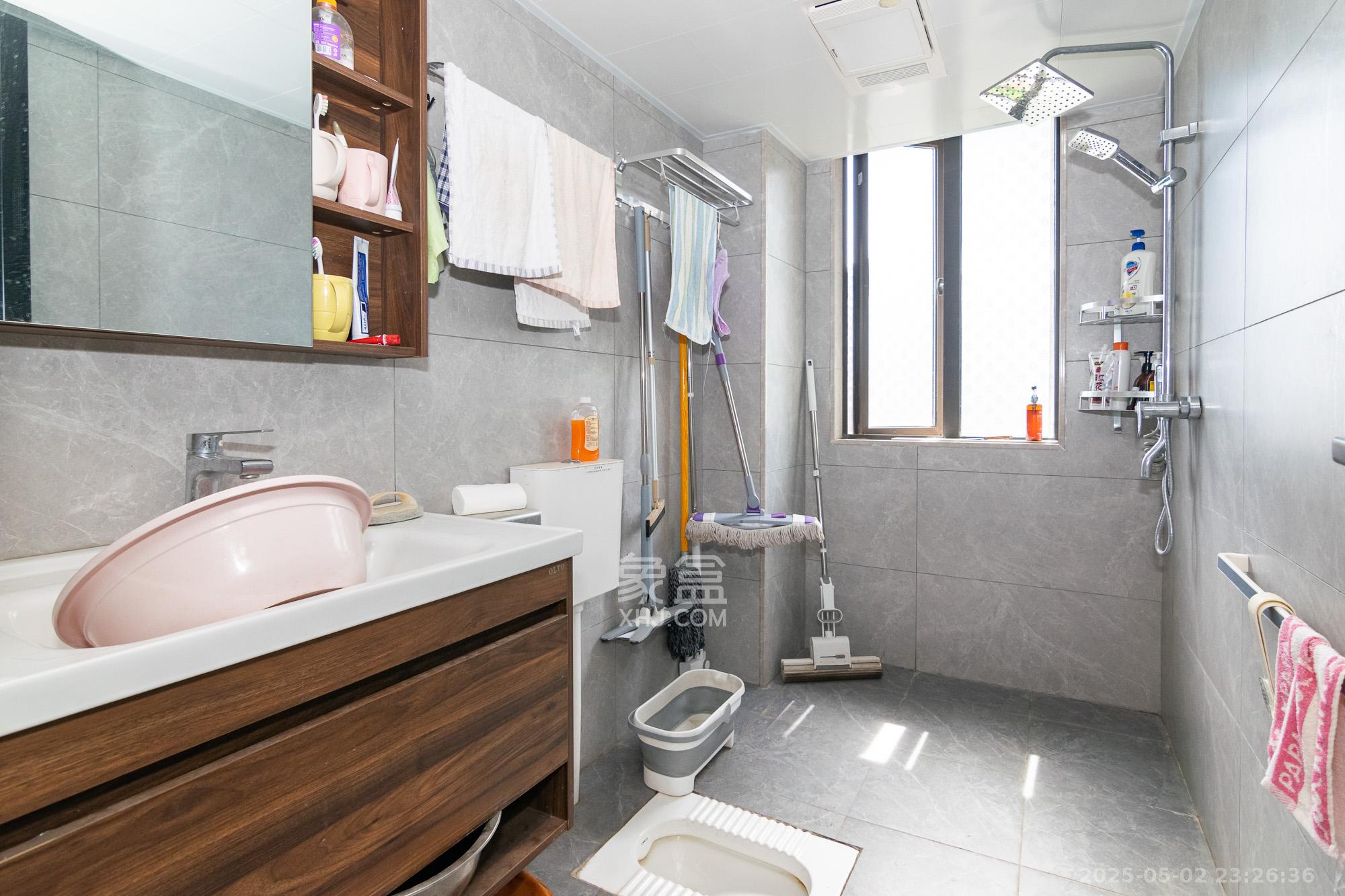 润和紫郡一期 3室2厅2卫 79.8万 润和紫郡一期 3室2厅2卫 79.8万卫生间