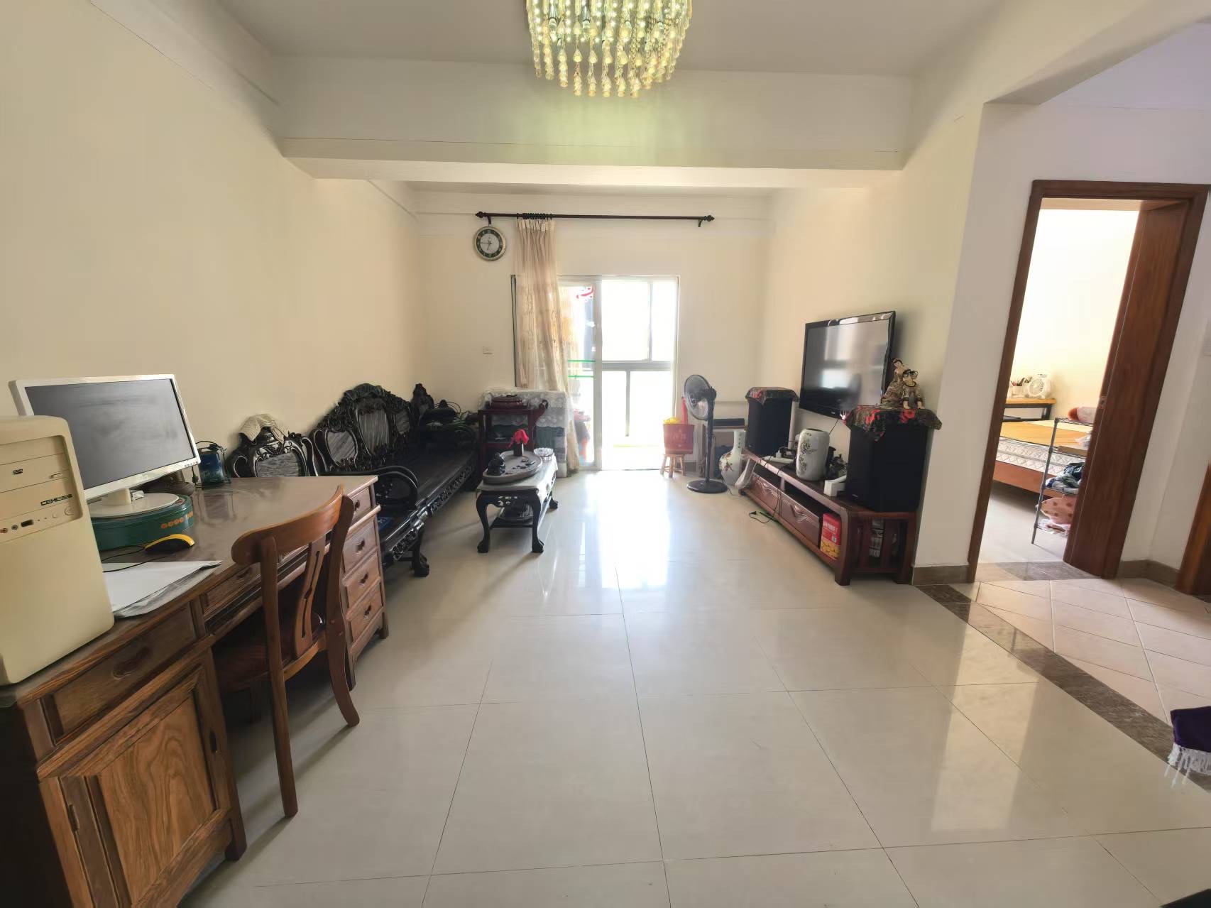 燕泰国际花园 2室2厅1卫 95.0万 燕泰国际花园 2室2厅1卫 95.0万客厅