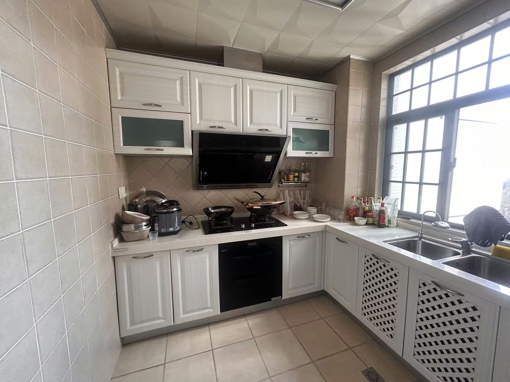 逸臣桃源  3室2厅2卫    2100.0元/月 逸臣桃源  3室2厅2卫    2100.0元/月室内图