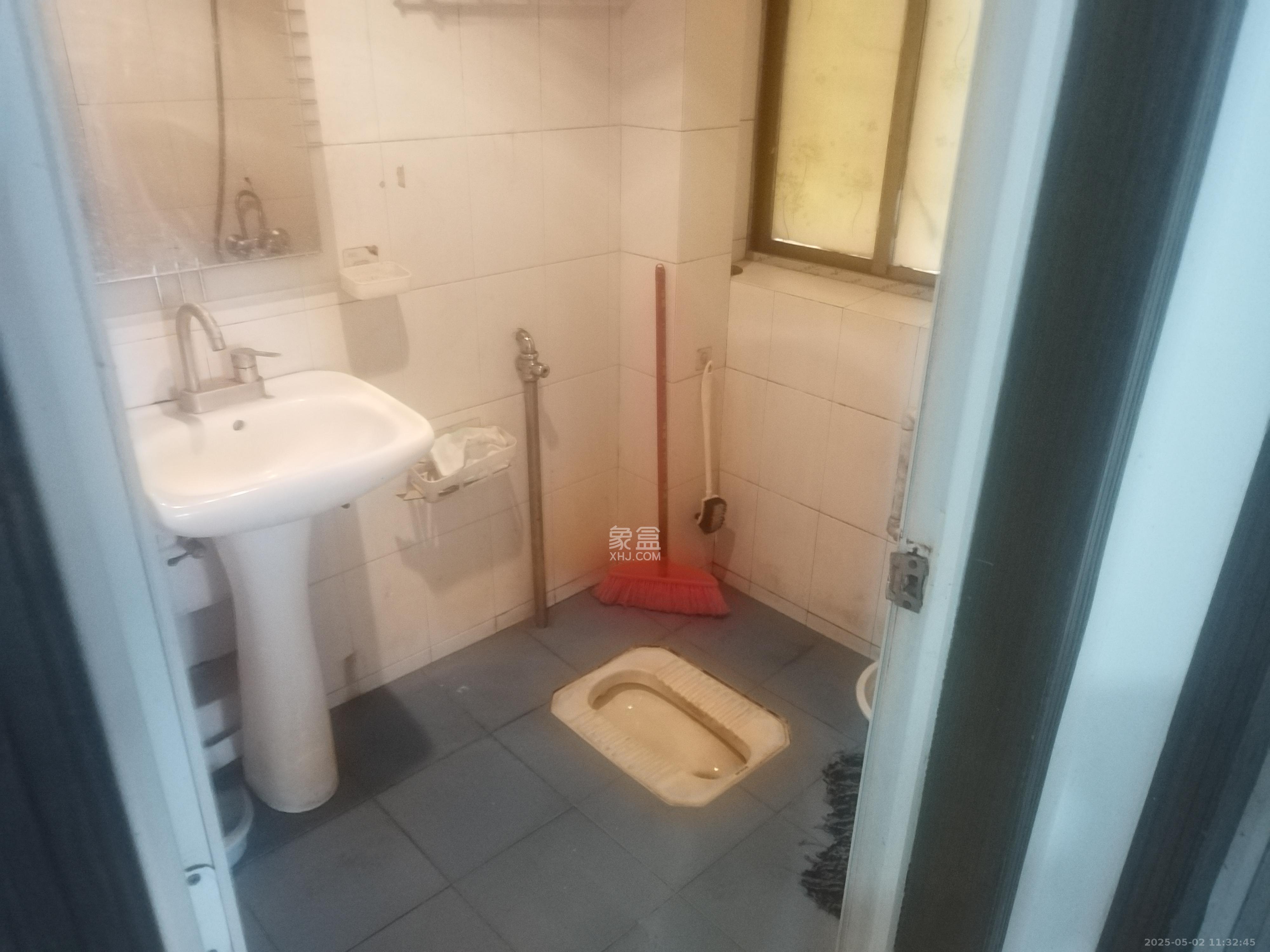 友谊社区(建湘瓷厂住宅小区) 2室1厅1卫 1650.0元/月 友谊社区(建湘瓷厂住宅小区) 2室1厅1卫 1650.0元/月室内图