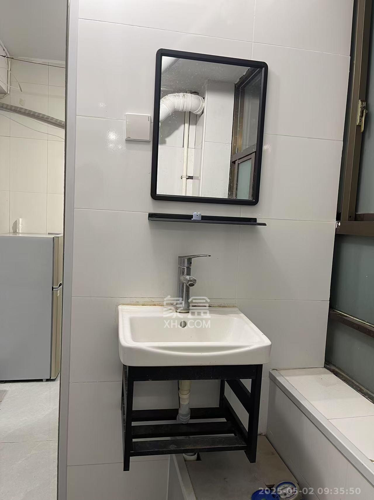 高桥老二号小区 1室1厅1卫 1100.0元/月 高桥老二号小区 1室1厅1卫 1100.0元/月室内图