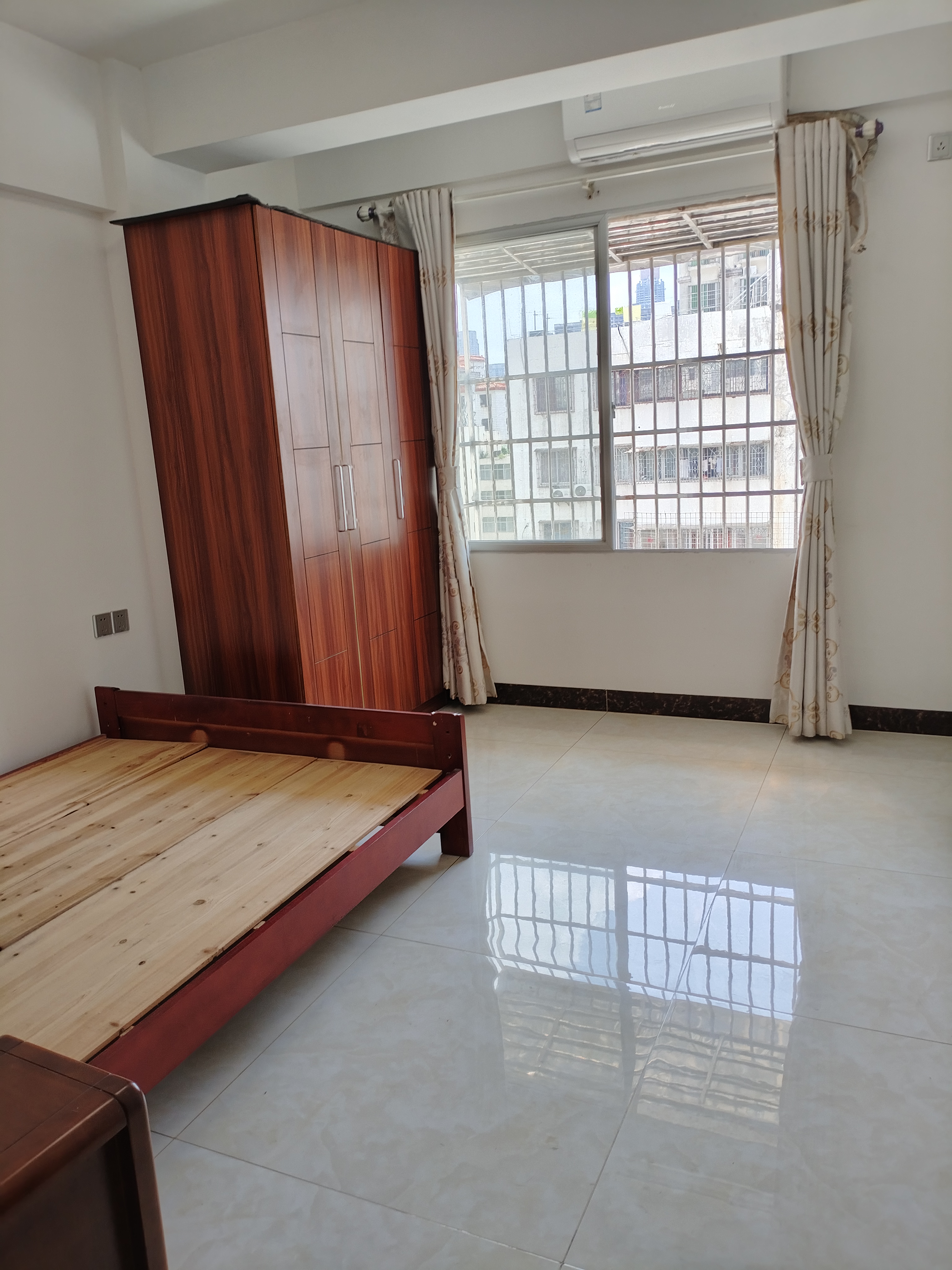 榆海小区  3室2厅1卫    105.0万 榆海小区  3室2厅1卫    105.0万室内图